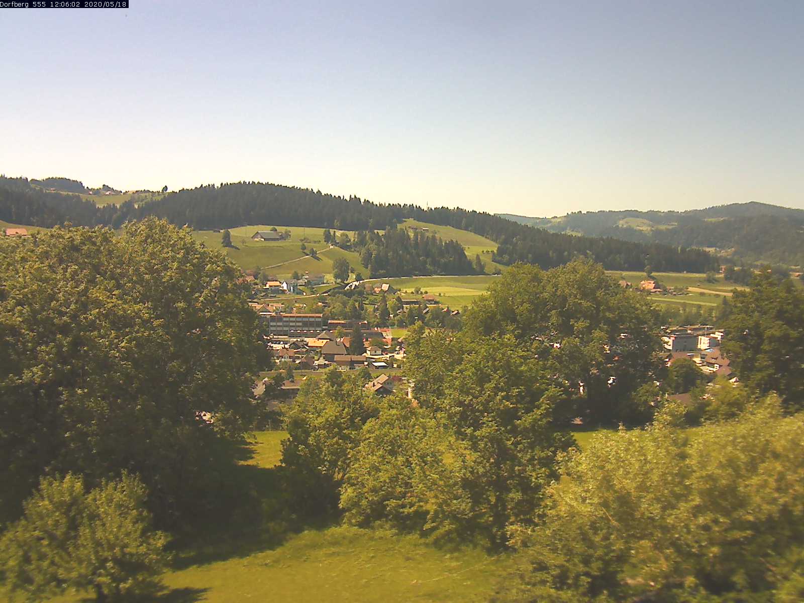 Webcam-Bild: Aussicht vom Dorfberg in Langnau 20200518-120601
