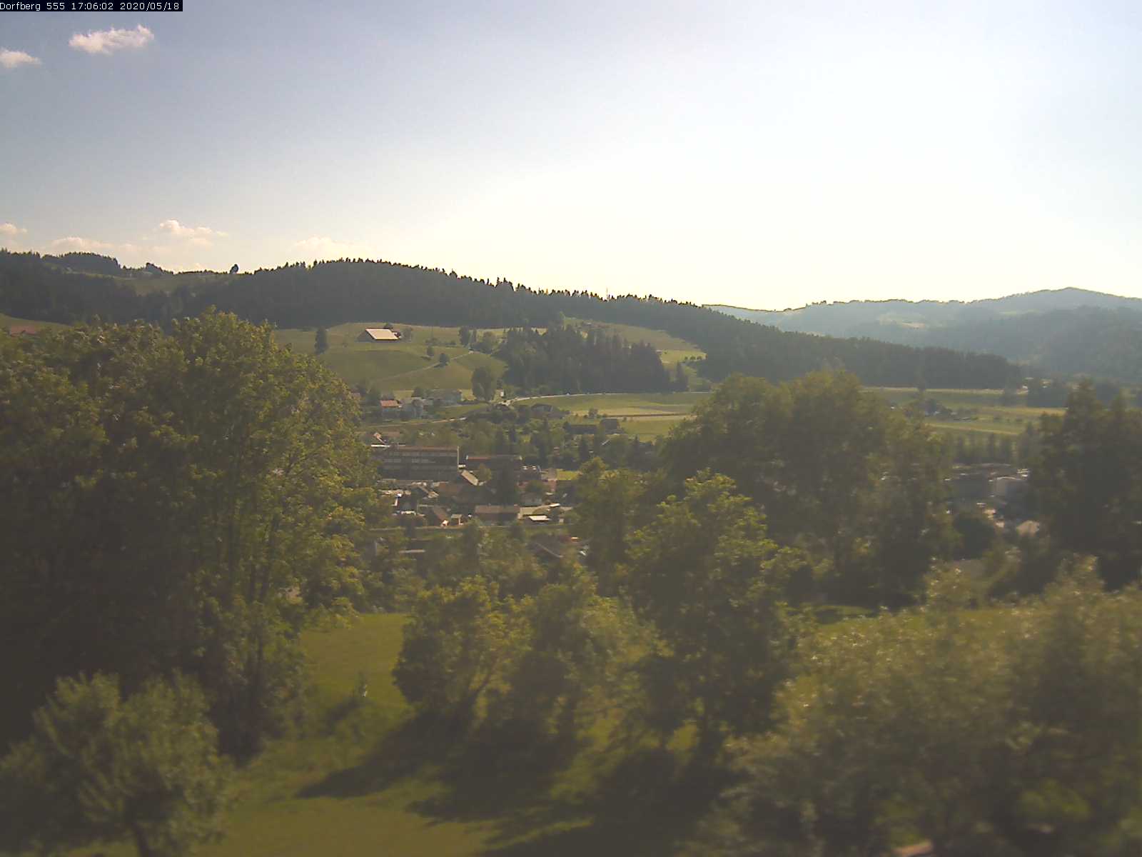 Webcam-Bild: Aussicht vom Dorfberg in Langnau 20200518-170601