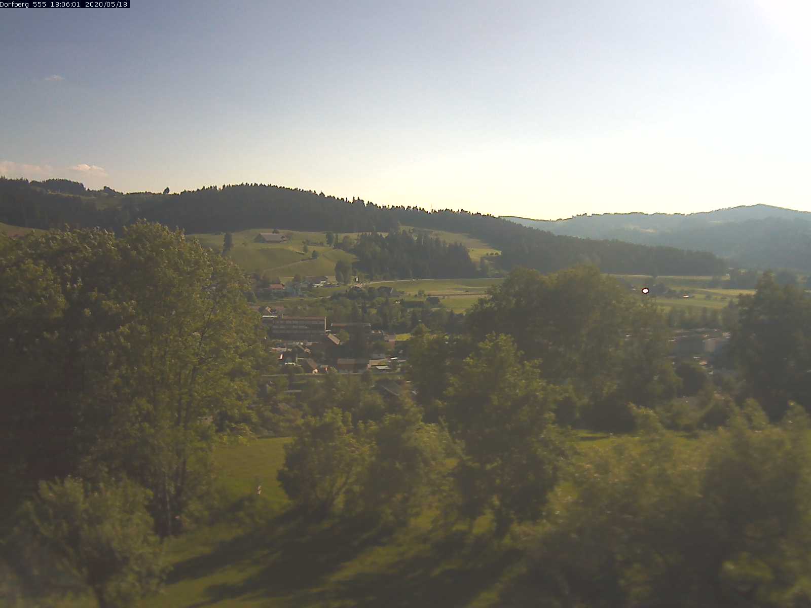 Webcam-Bild: Aussicht vom Dorfberg in Langnau 20200518-180601