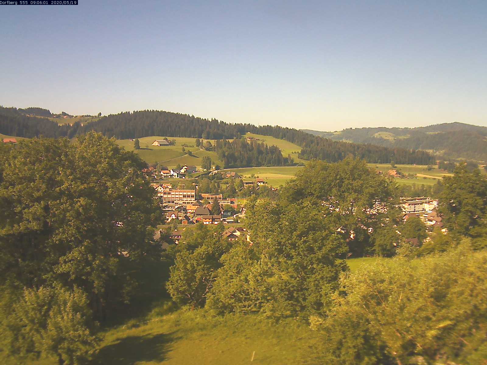 Webcam-Bild: Aussicht vom Dorfberg in Langnau 20200519-090601