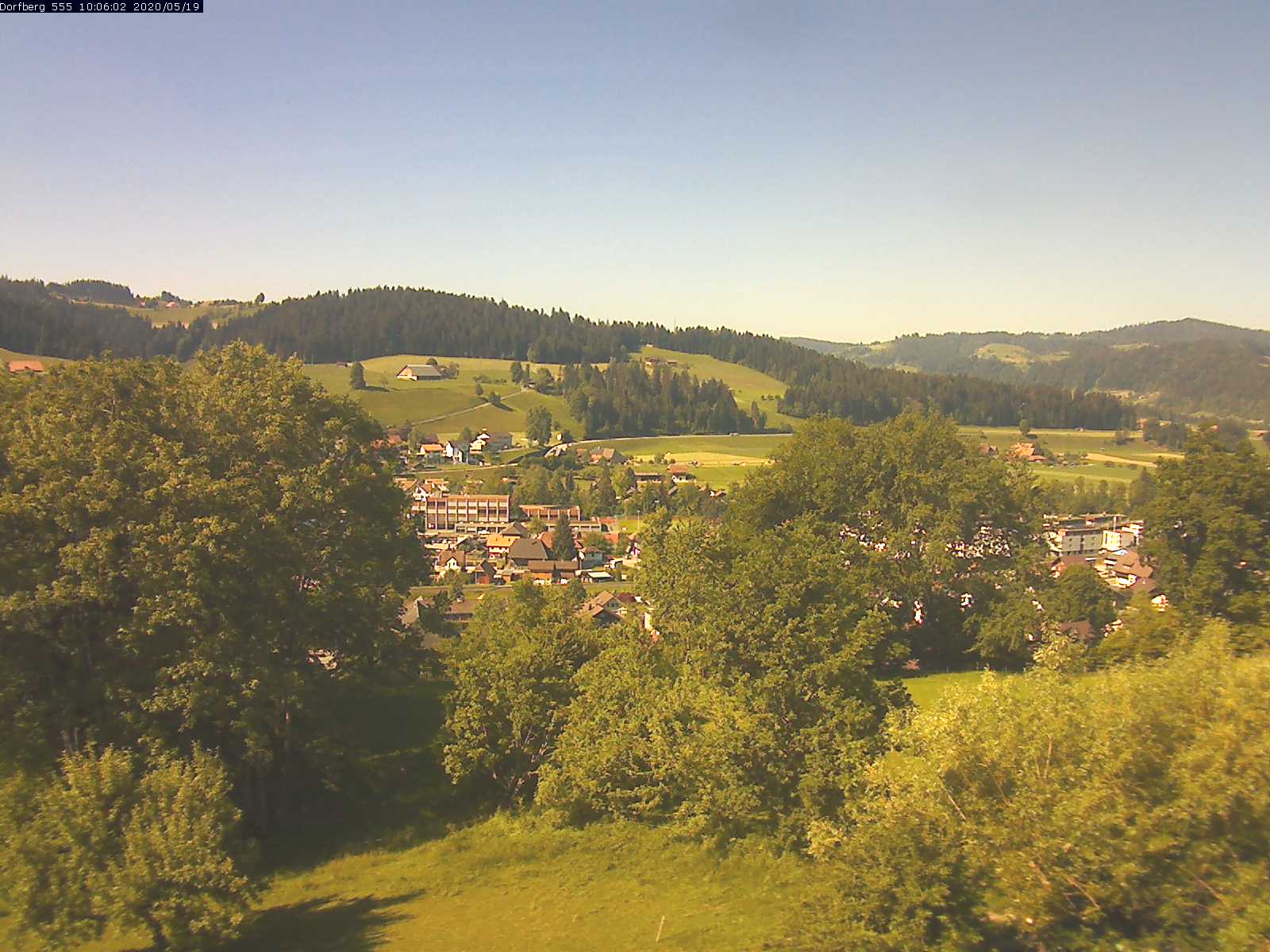 Webcam-Bild: Aussicht vom Dorfberg in Langnau 20200519-100601