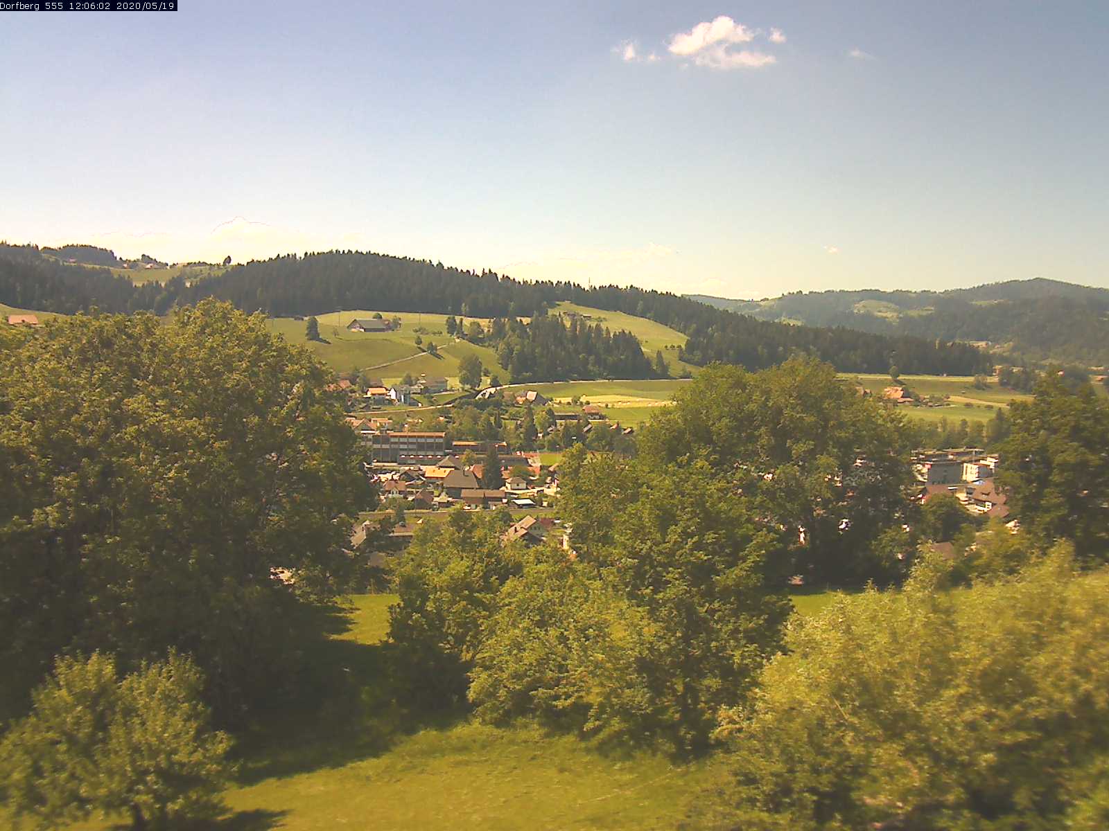 Webcam-Bild: Aussicht vom Dorfberg in Langnau 20200519-120601