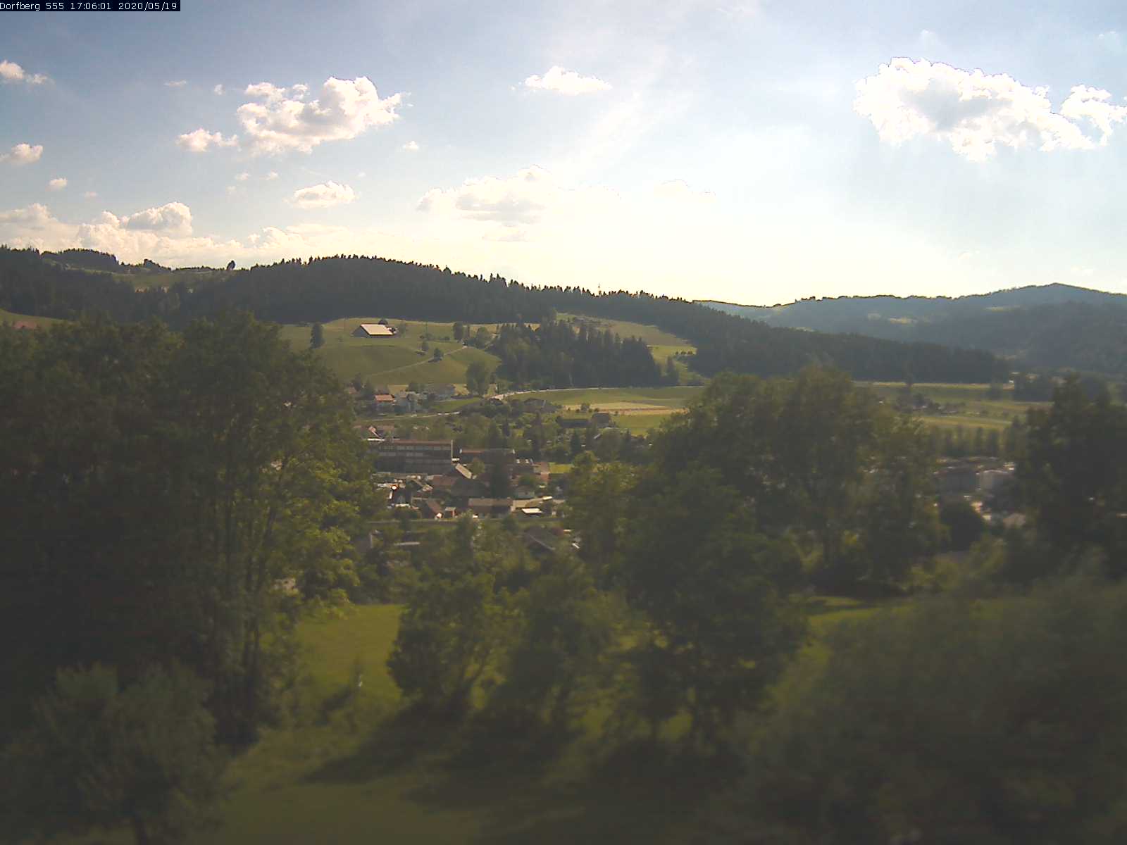 Webcam-Bild: Aussicht vom Dorfberg in Langnau 20200519-170601