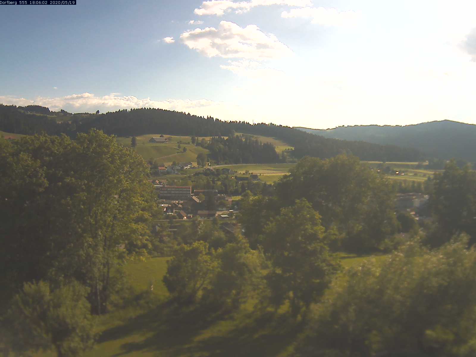 Webcam-Bild: Aussicht vom Dorfberg in Langnau 20200519-180601