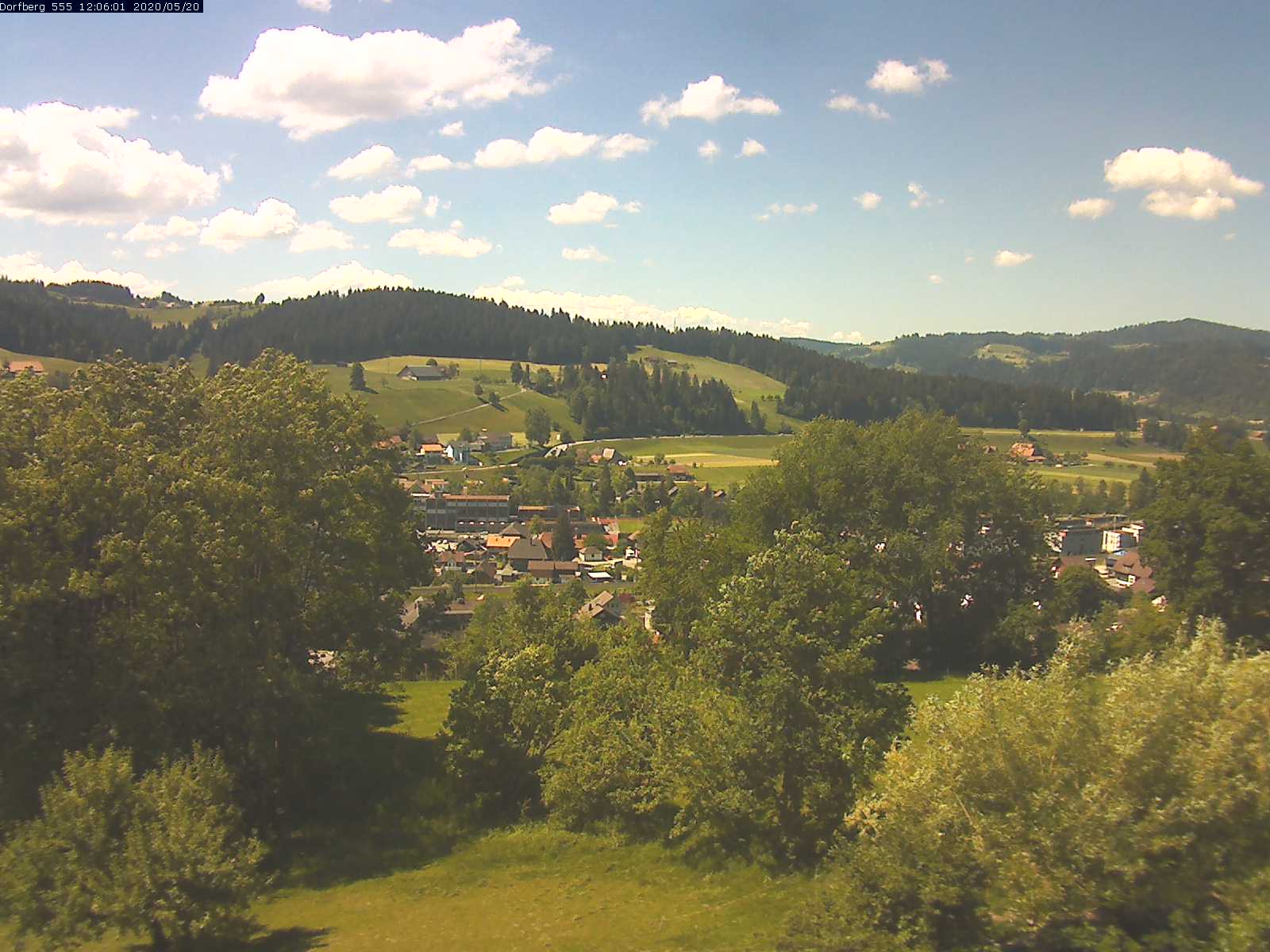 Webcam-Bild: Aussicht vom Dorfberg in Langnau 20200520-120601