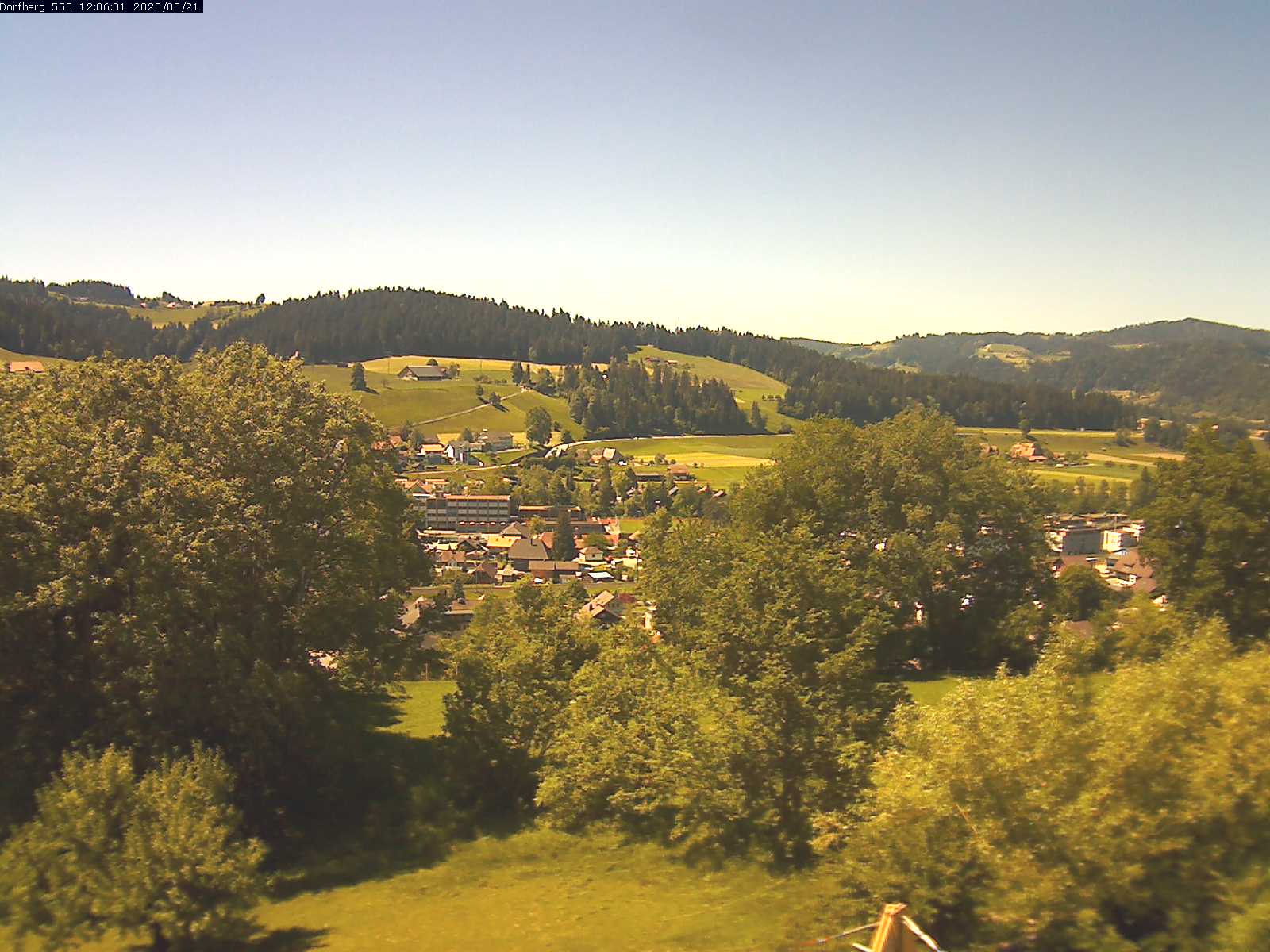 Webcam-Bild: Aussicht vom Dorfberg in Langnau 20200521-120601