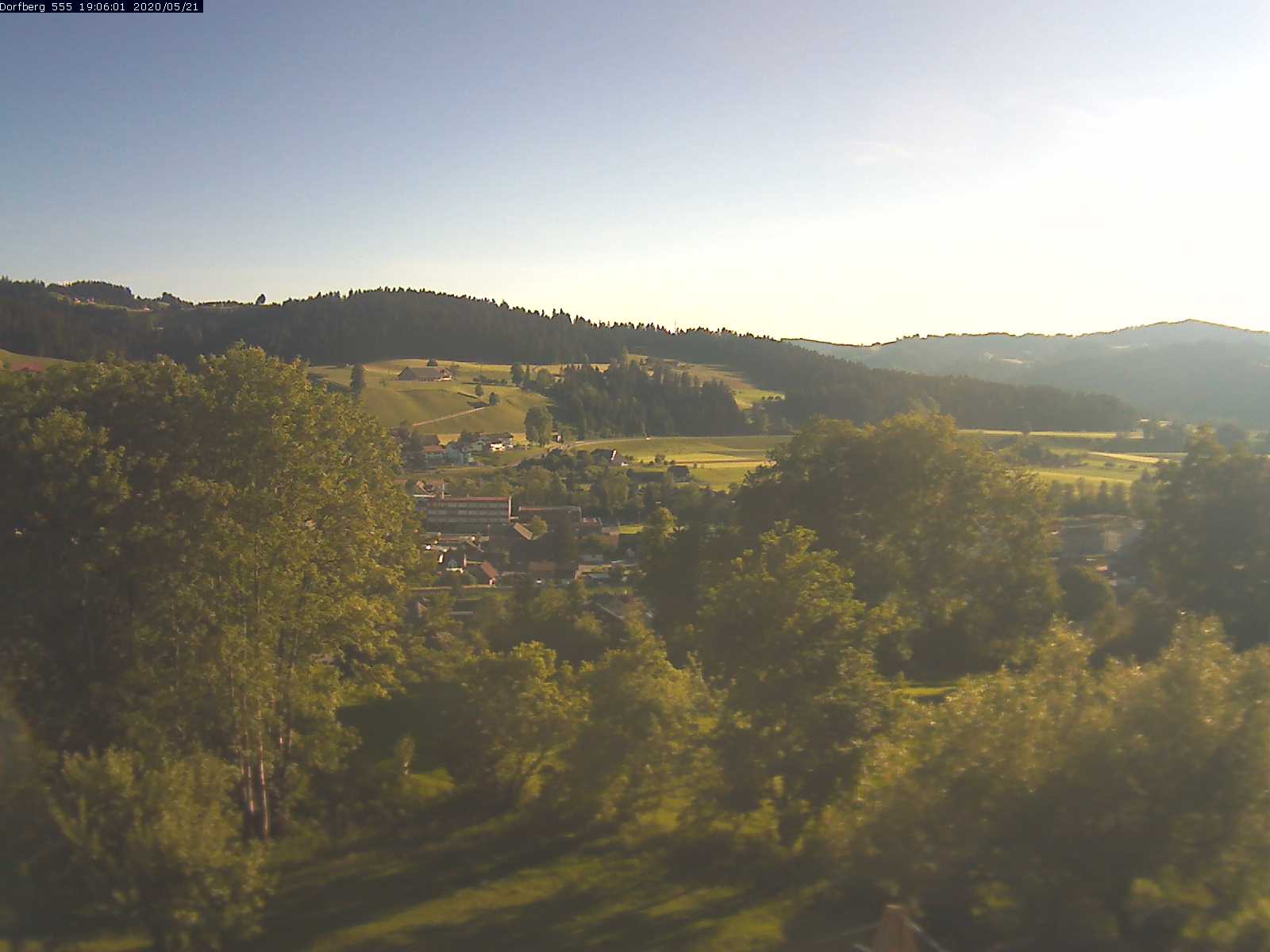 Webcam-Bild: Aussicht vom Dorfberg in Langnau 20200521-190601