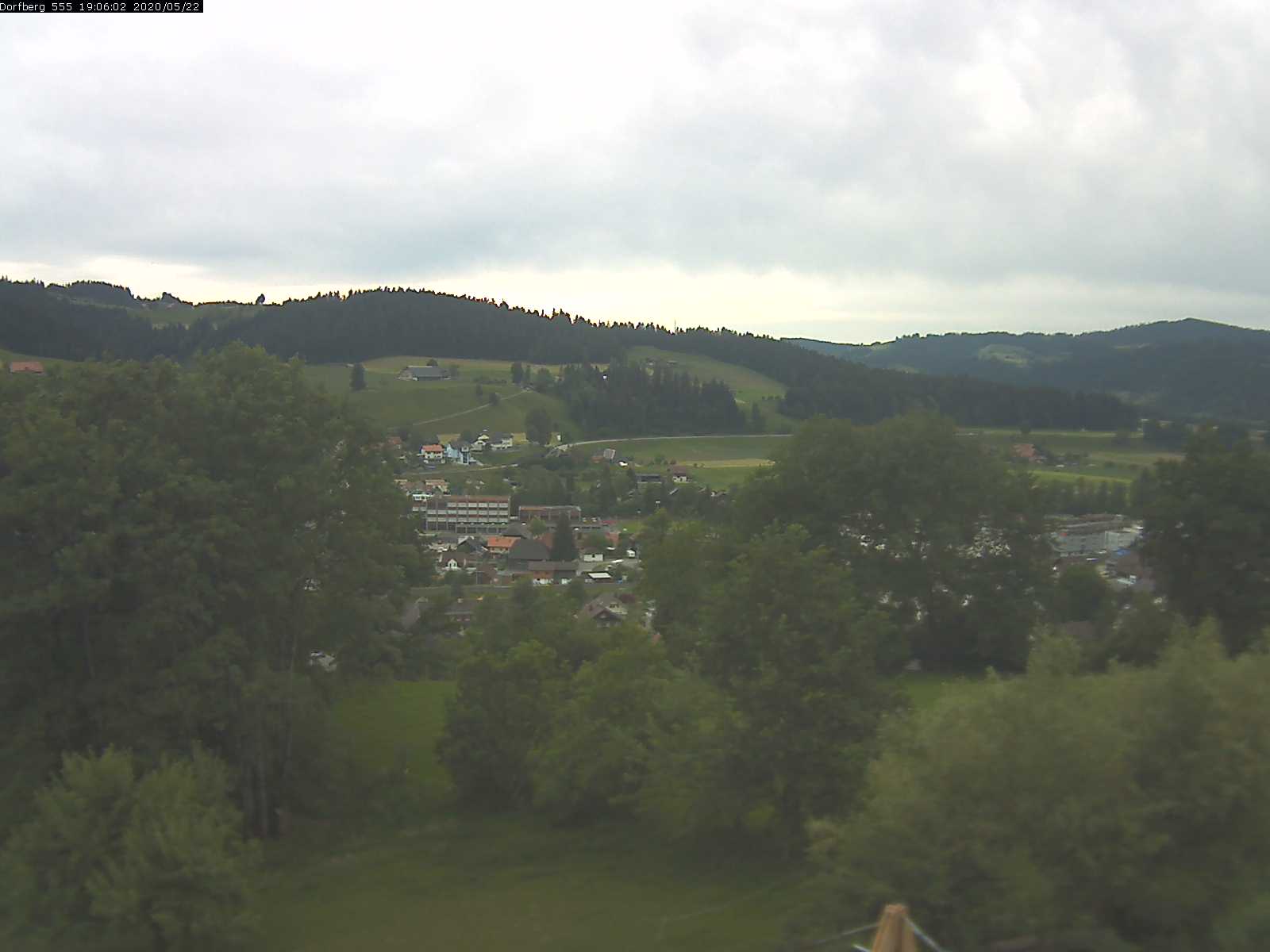 Webcam-Bild: Aussicht vom Dorfberg in Langnau 20200522-190601