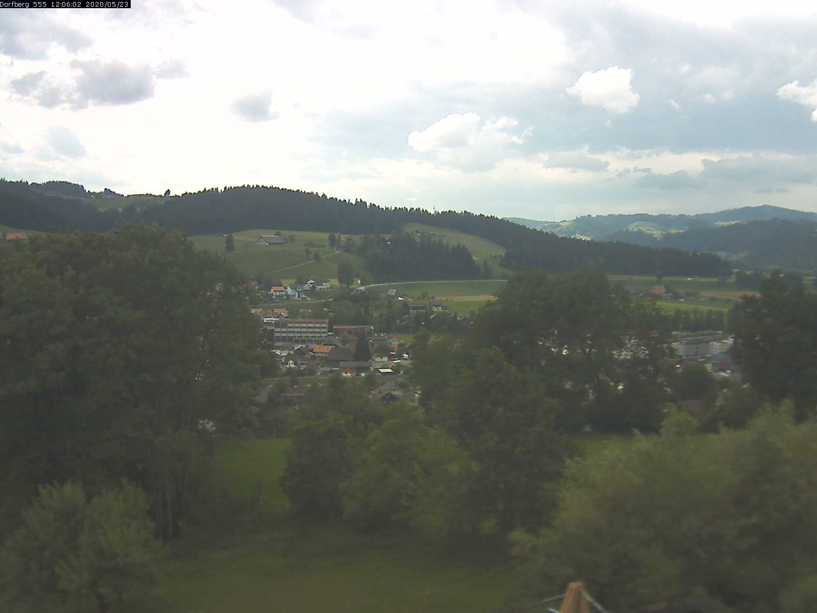 Webcam-Bild: Aussicht vom Dorfberg in Langnau 20200523-120601