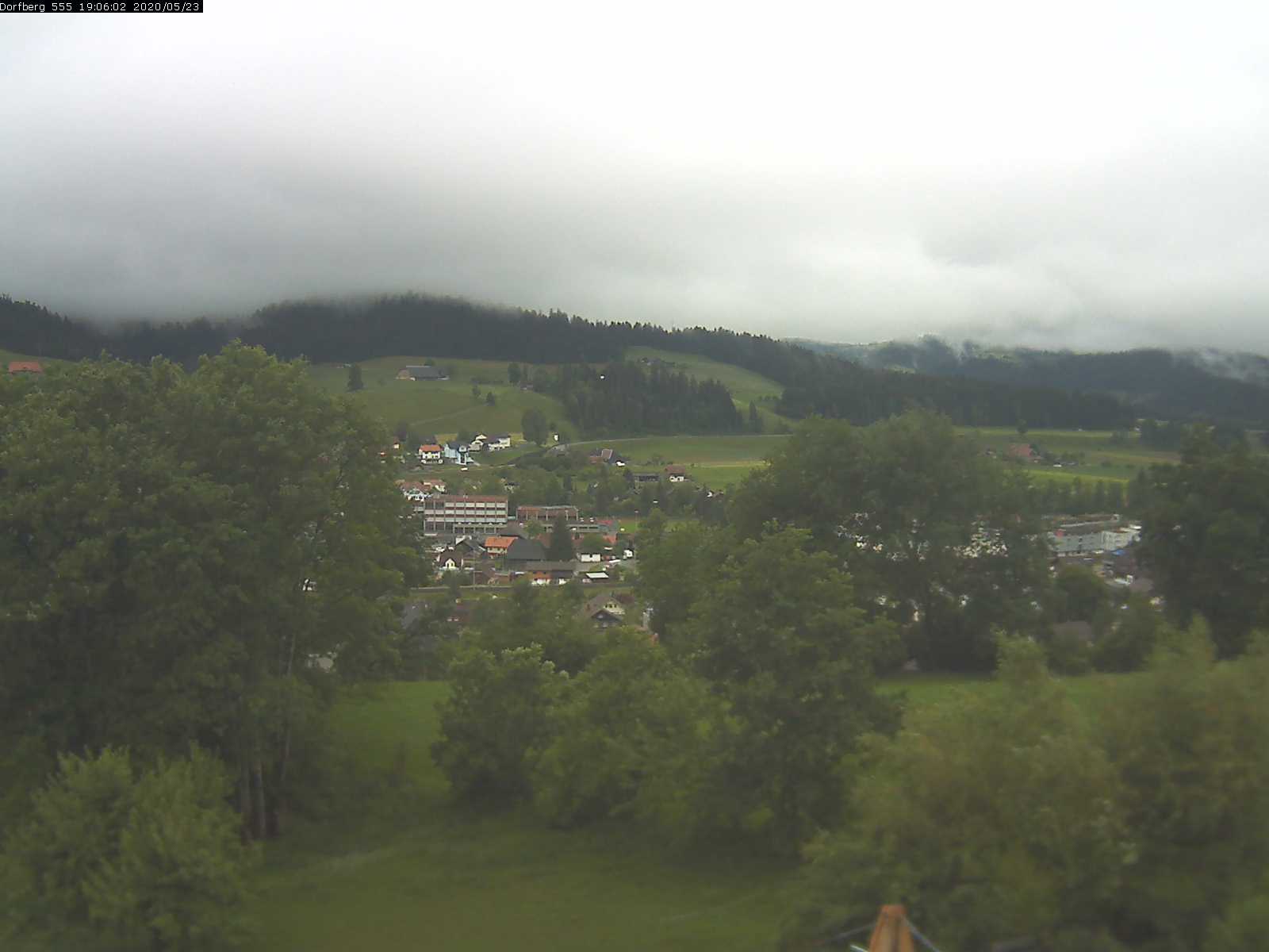 Webcam-Bild: Aussicht vom Dorfberg in Langnau 20200523-190601