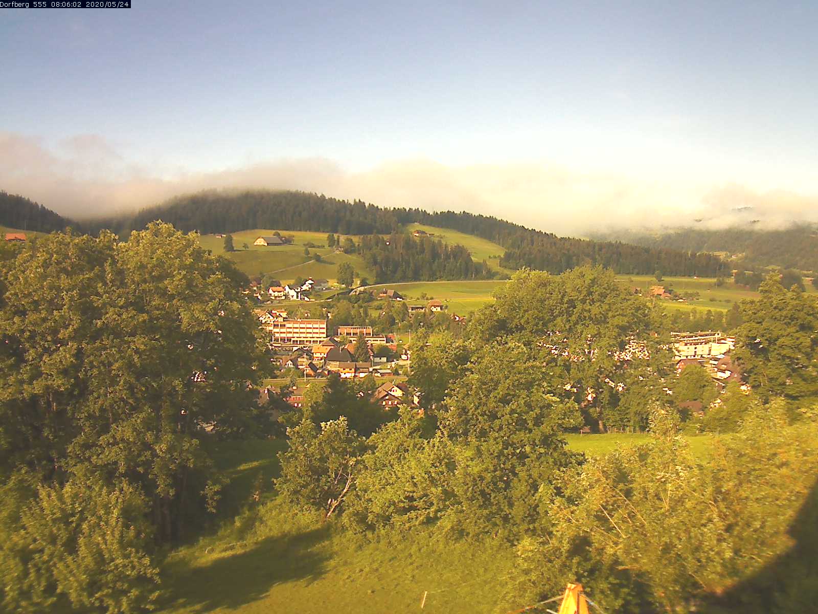 Webcam-Bild: Aussicht vom Dorfberg in Langnau 20200524-080601