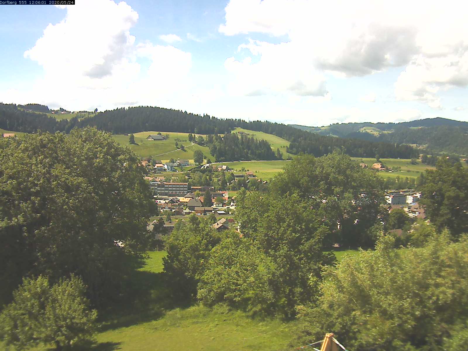 Webcam-Bild: Aussicht vom Dorfberg in Langnau 20200524-120601