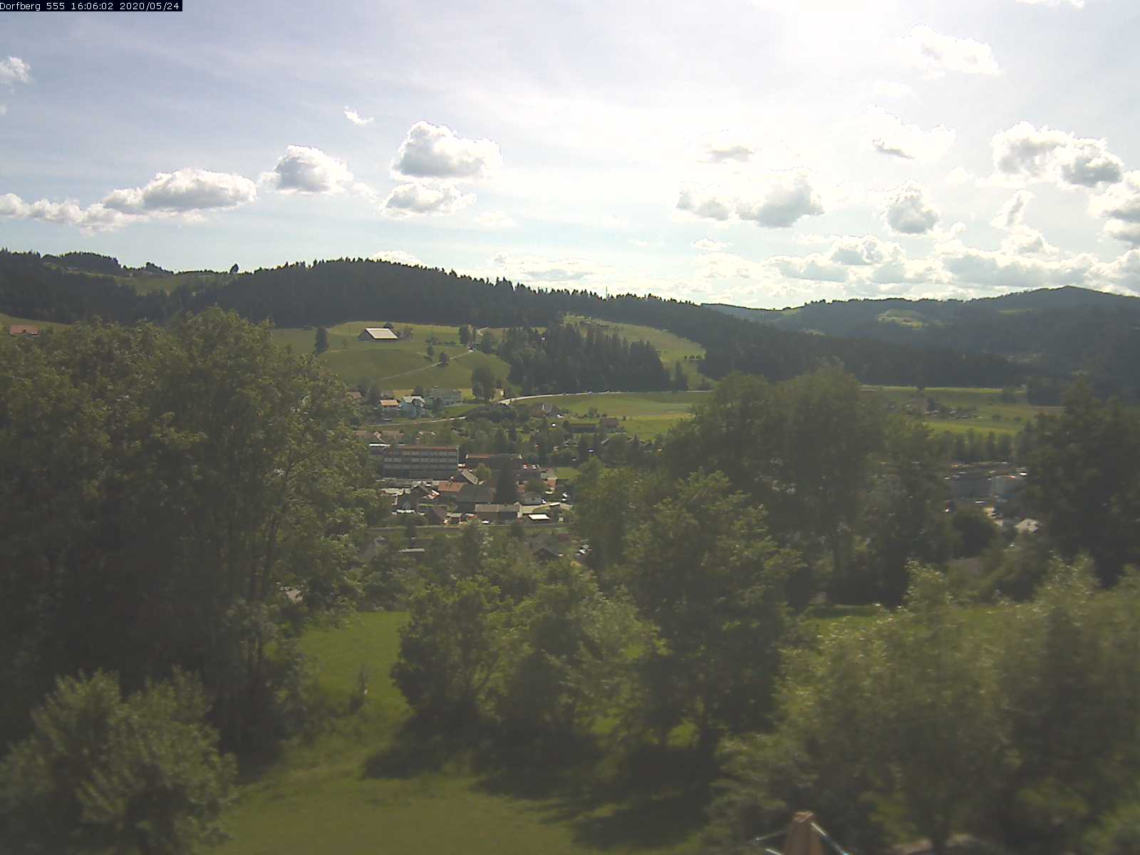 Webcam-Bild: Aussicht vom Dorfberg in Langnau 20200524-160601