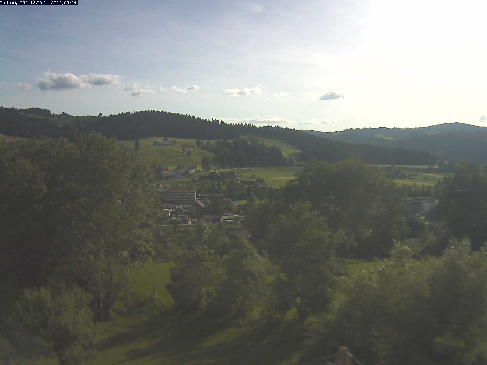 Webcam-Bild: Aussicht vom Dorfberg in Langnau 20200524-180601