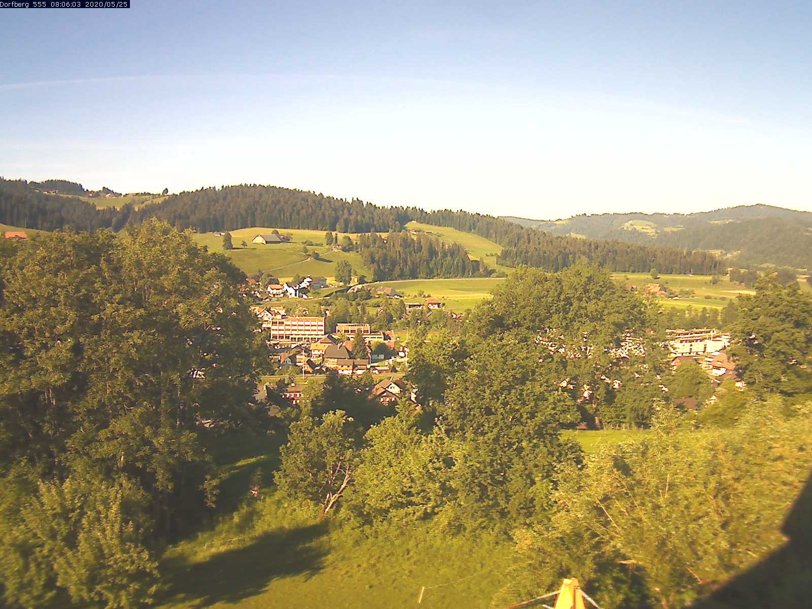 Webcam-Bild: Aussicht vom Dorfberg in Langnau 20200525-080601