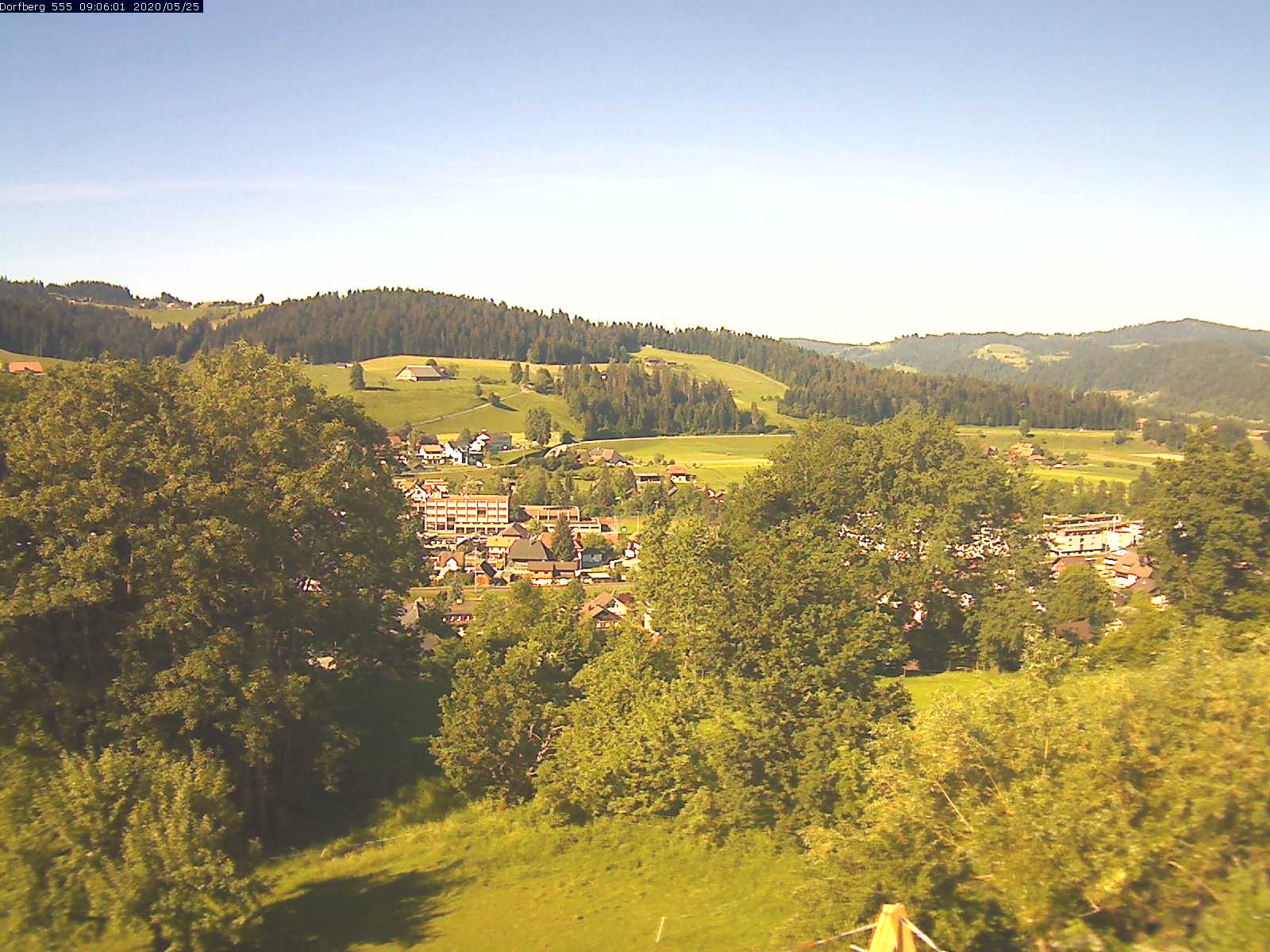 Webcam-Bild: Aussicht vom Dorfberg in Langnau 20200525-090601
