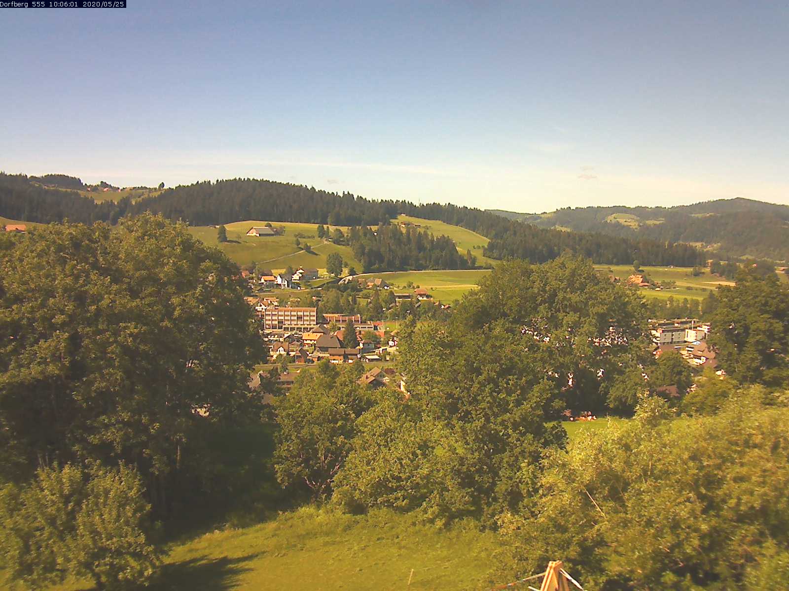 Webcam-Bild: Aussicht vom Dorfberg in Langnau 20200525-100601