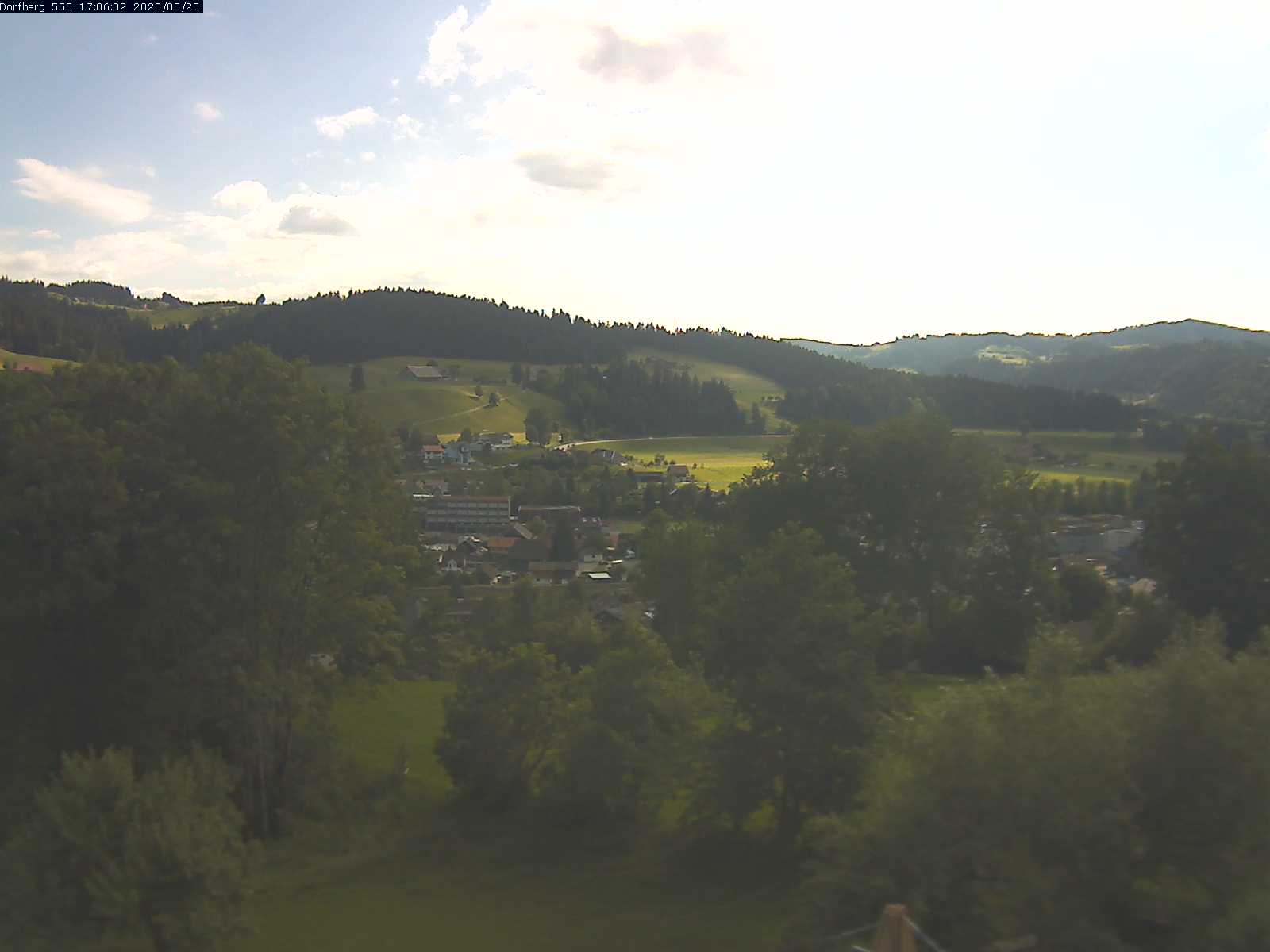 Webcam-Bild: Aussicht vom Dorfberg in Langnau 20200525-170602