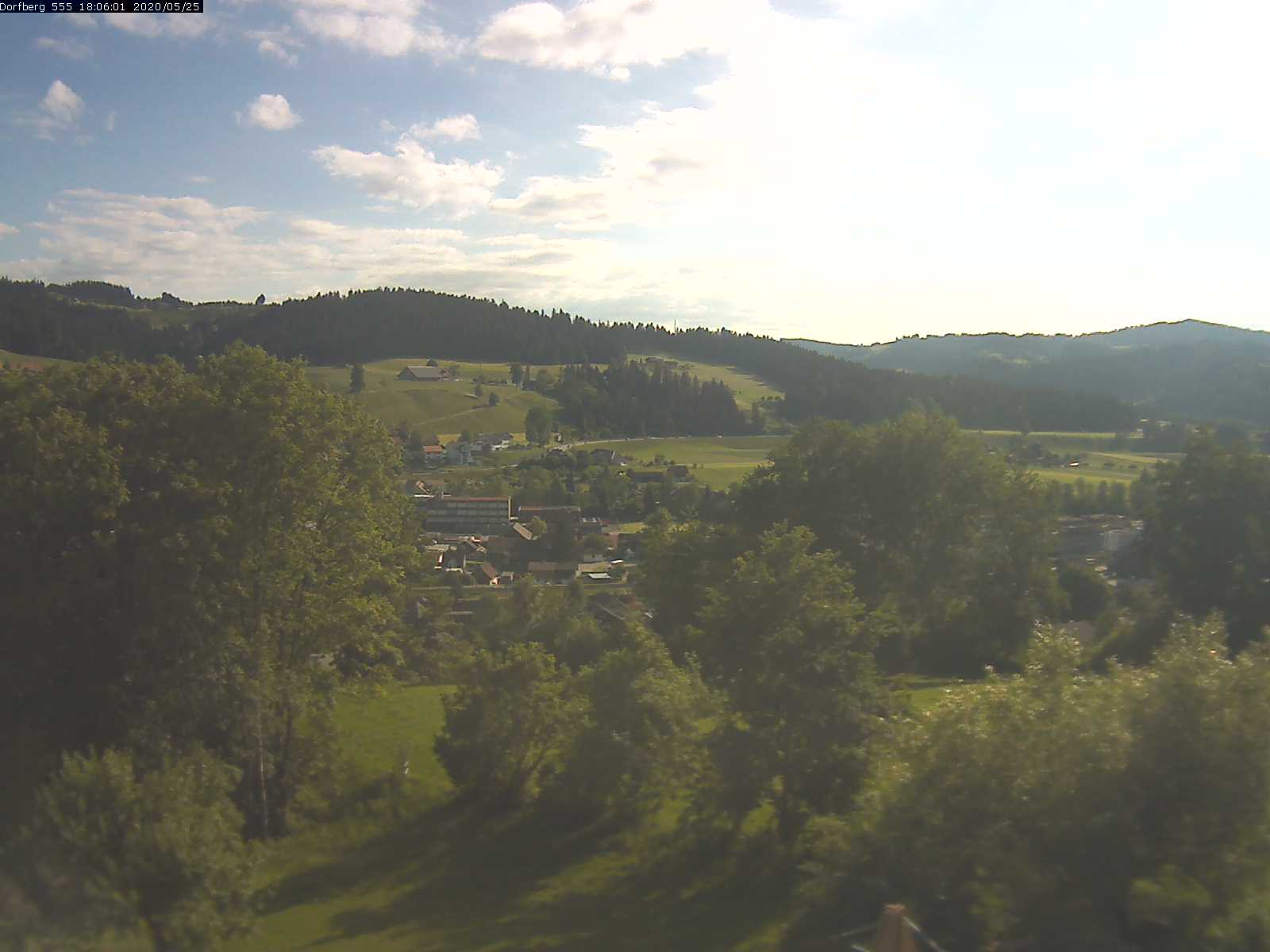 Webcam-Bild: Aussicht vom Dorfberg in Langnau 20200525-180601