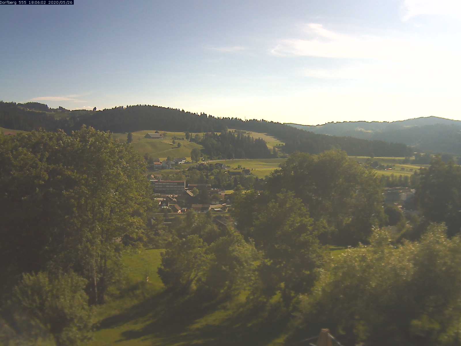 Webcam-Bild: Aussicht vom Dorfberg in Langnau 20200526-180601