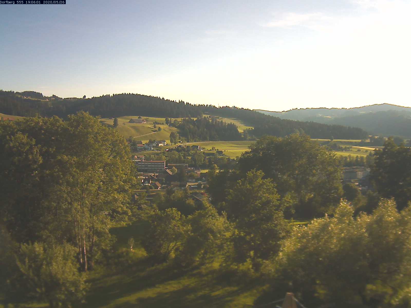 Webcam-Bild: Aussicht vom Dorfberg in Langnau 20200526-190601