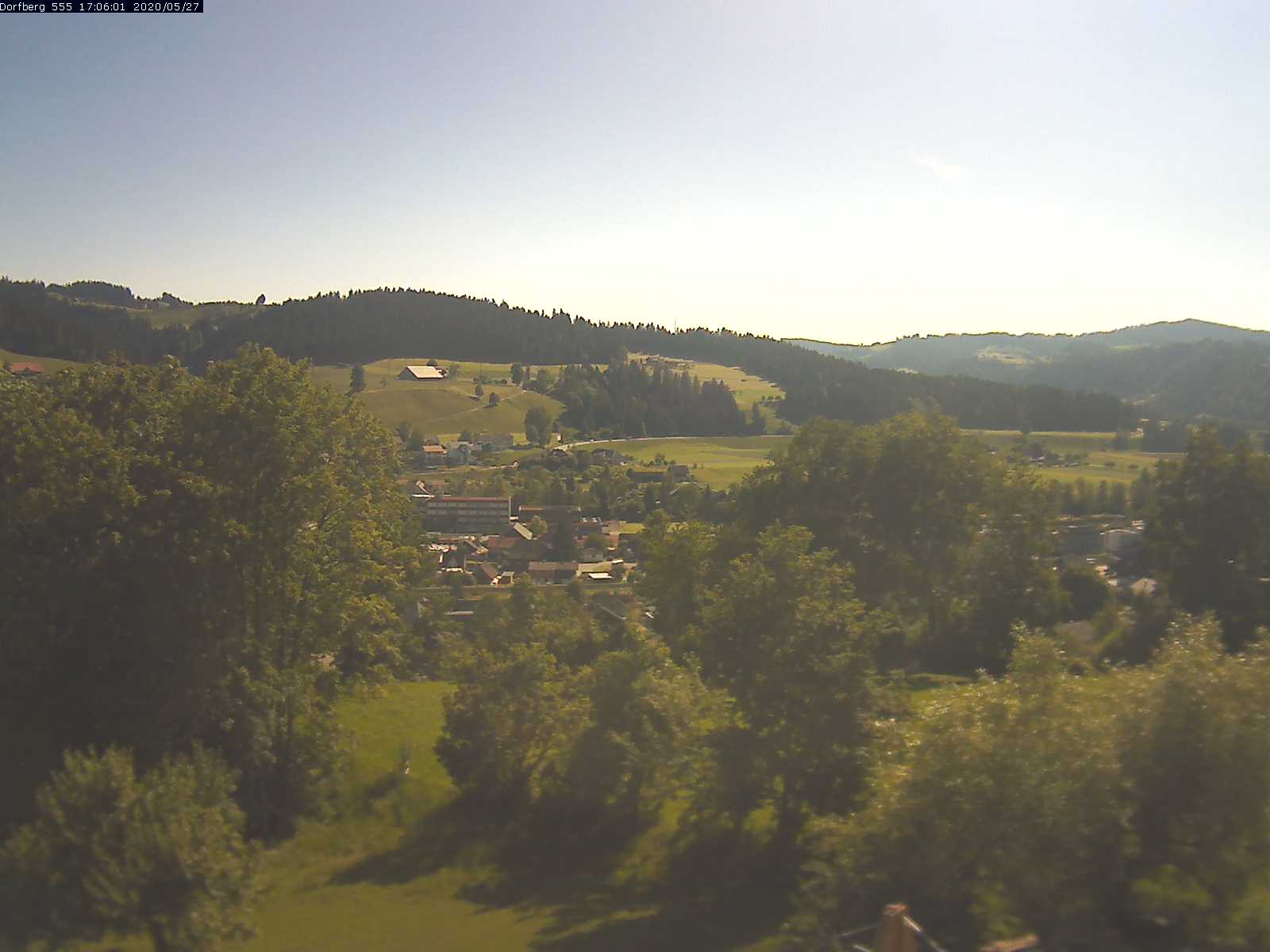 Webcam-Bild: Aussicht vom Dorfberg in Langnau 20200527-170601