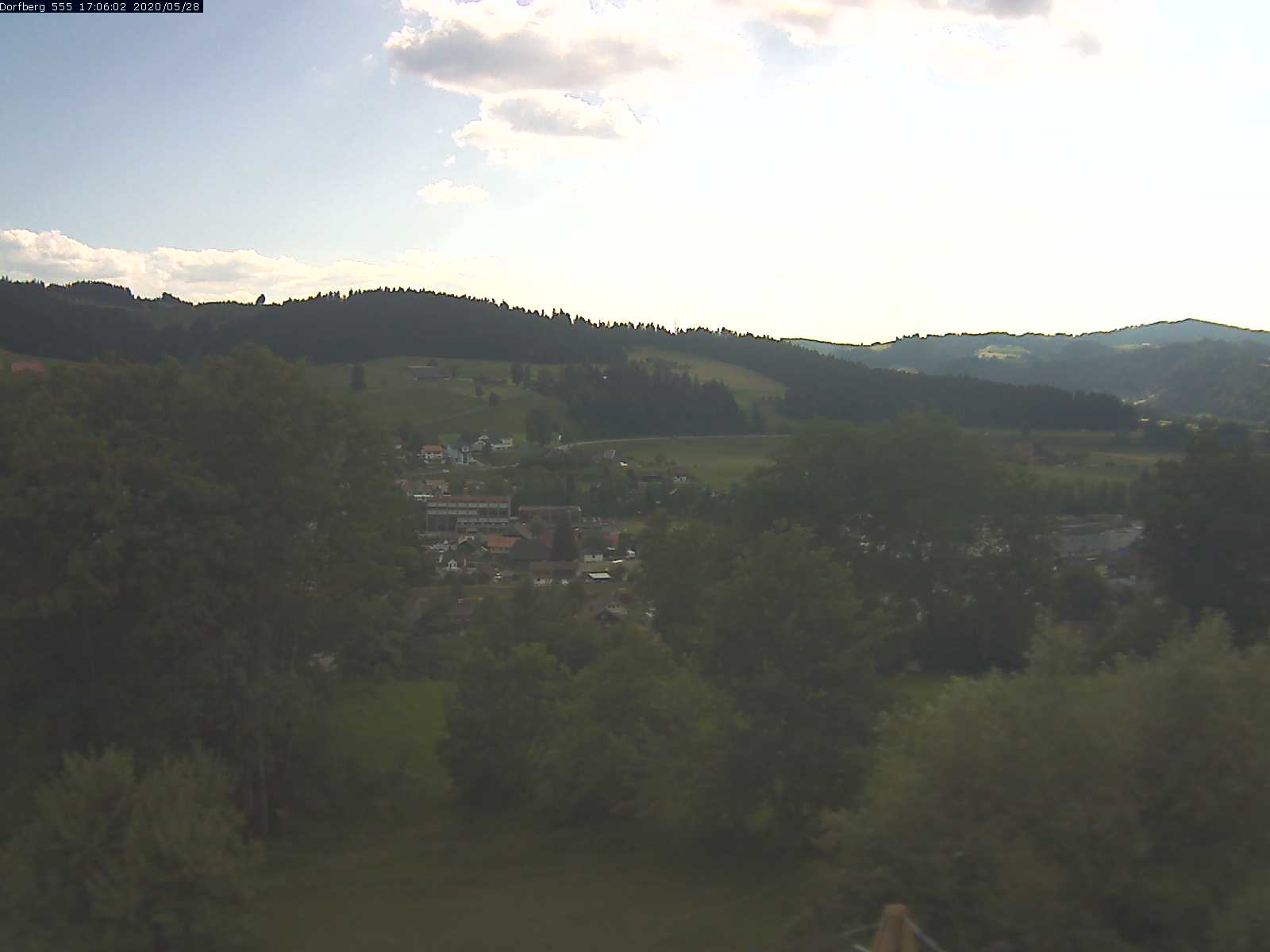 Webcam-Bild: Aussicht vom Dorfberg in Langnau 20200528-170601