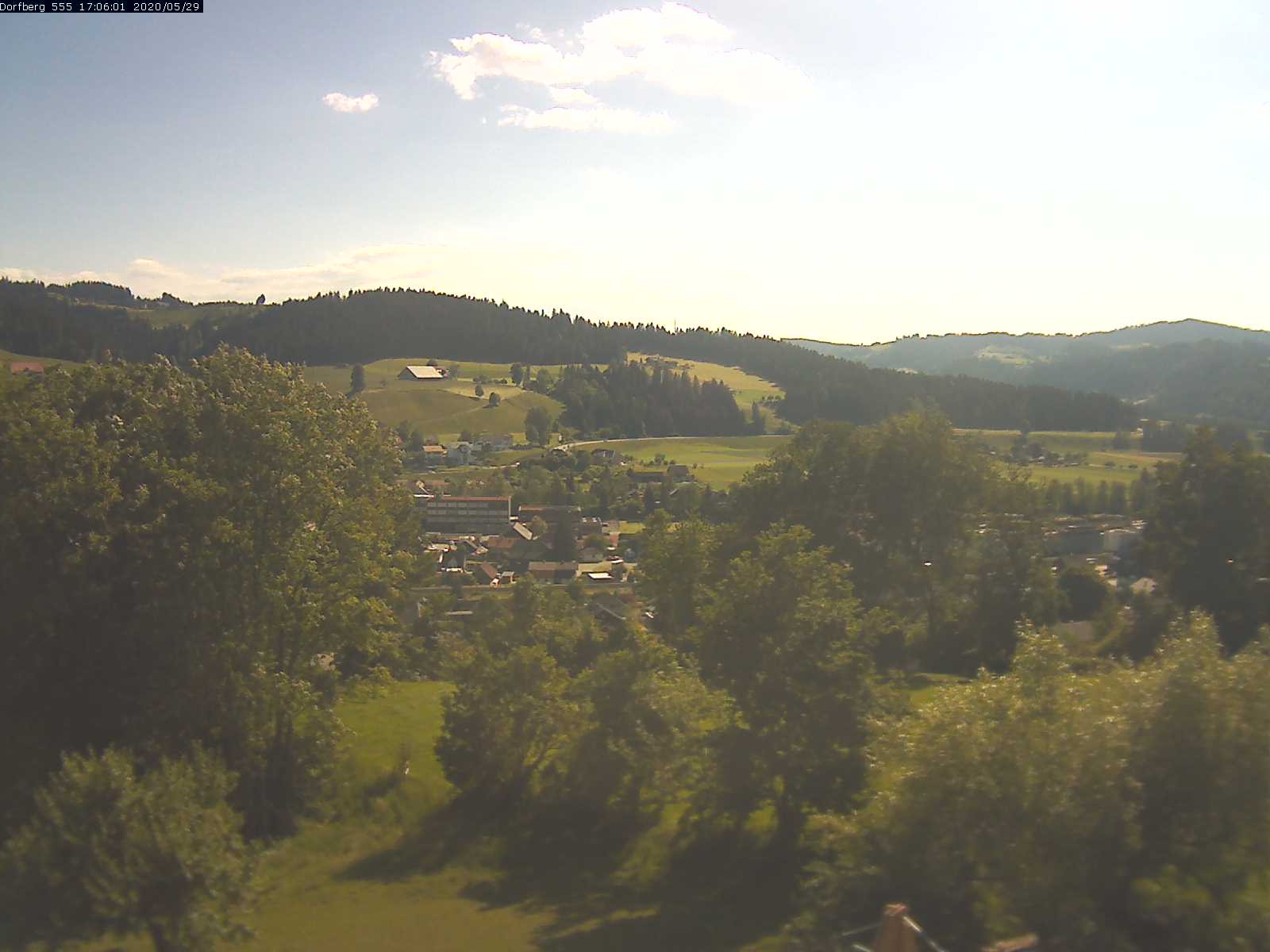 Webcam-Bild: Aussicht vom Dorfberg in Langnau 20200529-170601