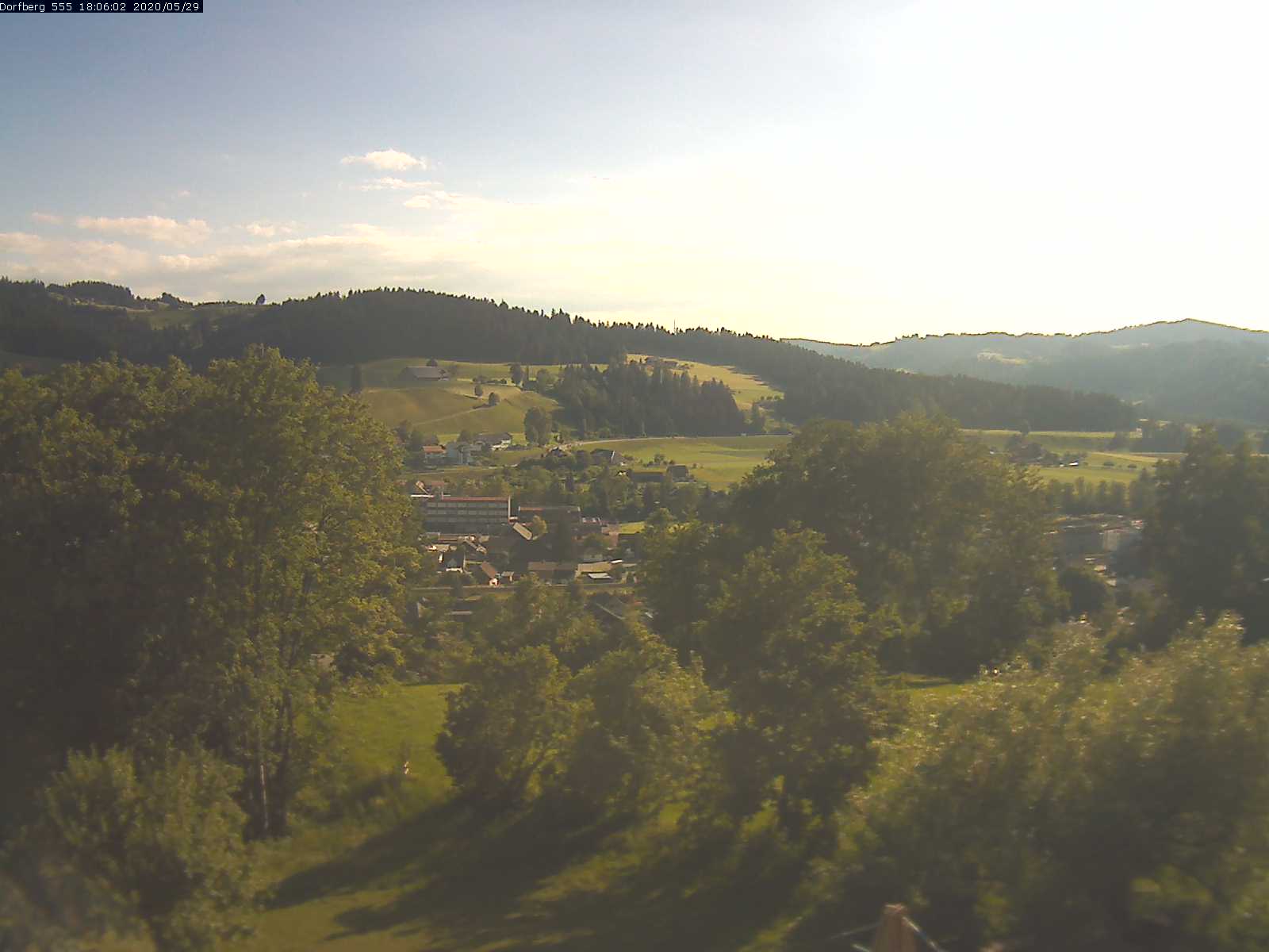 Webcam-Bild: Aussicht vom Dorfberg in Langnau 20200529-180601