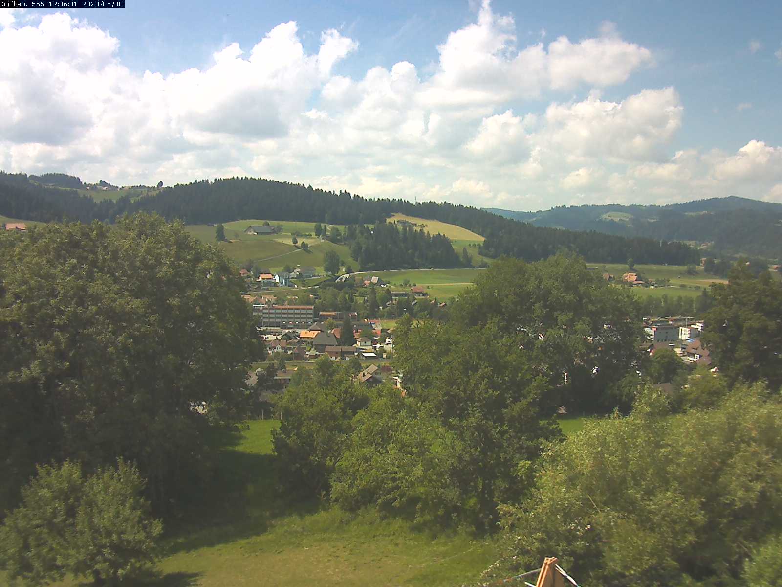 Webcam-Bild: Aussicht vom Dorfberg in Langnau 20200530-120601