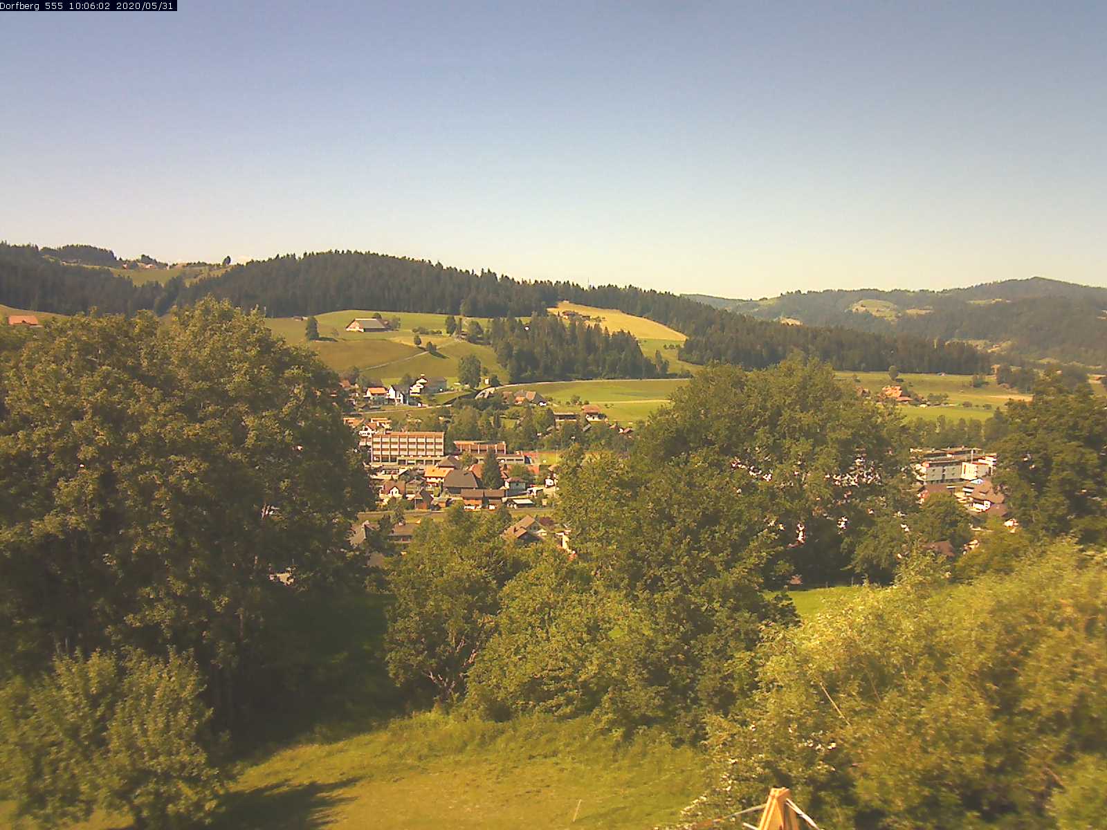 Webcam-Bild: Aussicht vom Dorfberg in Langnau 20200531-100601