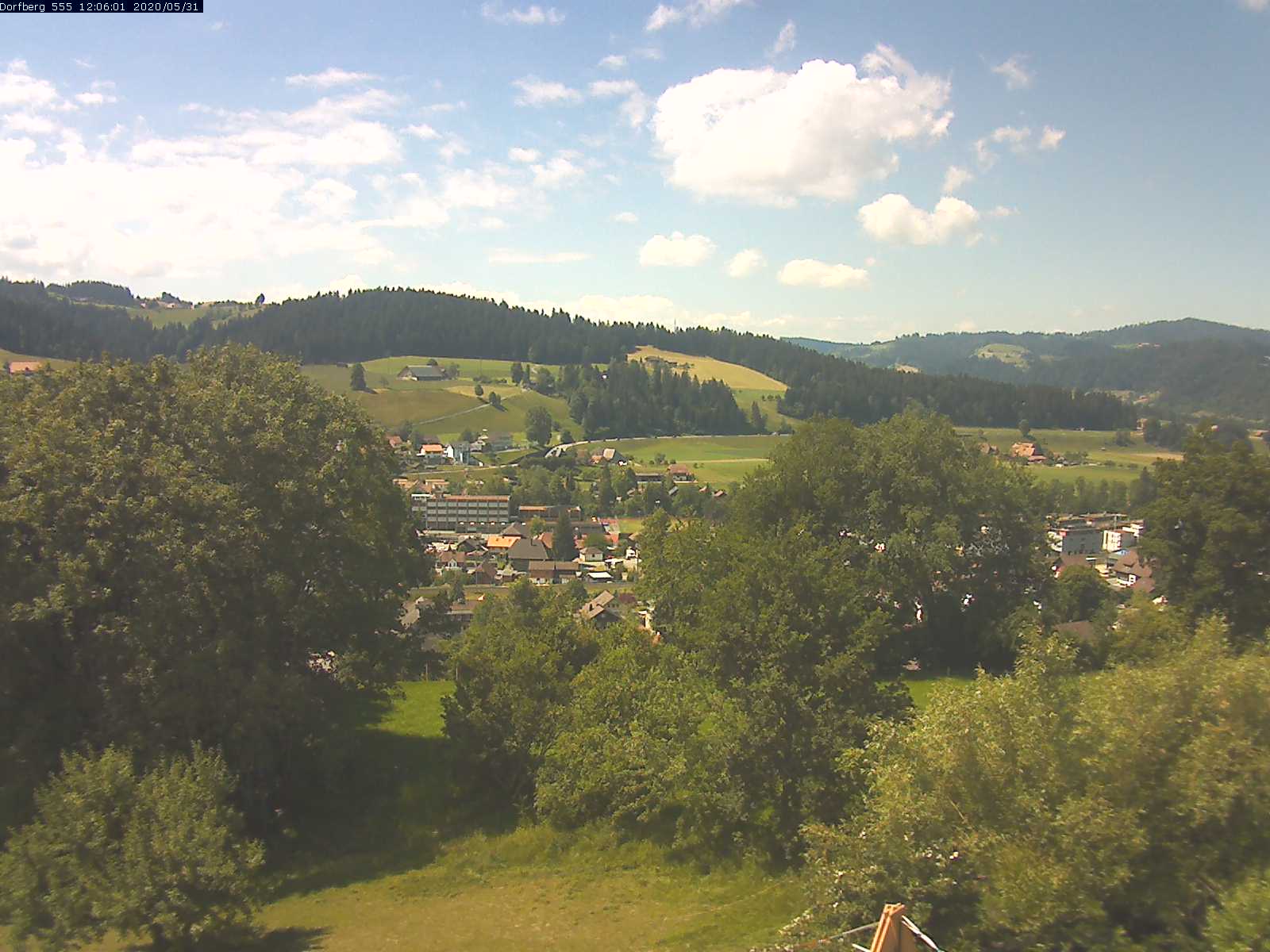 Webcam-Bild: Aussicht vom Dorfberg in Langnau 20200531-120601