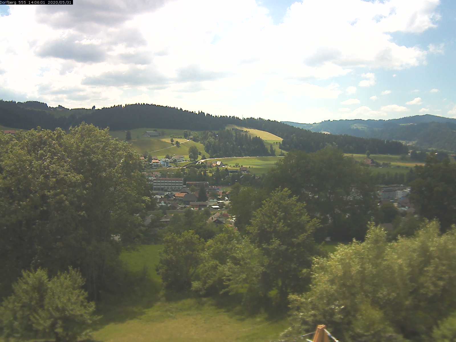 Webcam-Bild: Aussicht vom Dorfberg in Langnau 20200531-140601