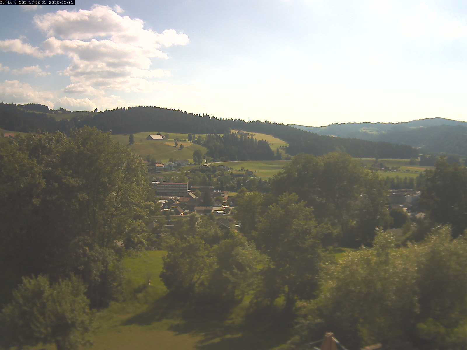 Webcam-Bild: Aussicht vom Dorfberg in Langnau 20200531-170601