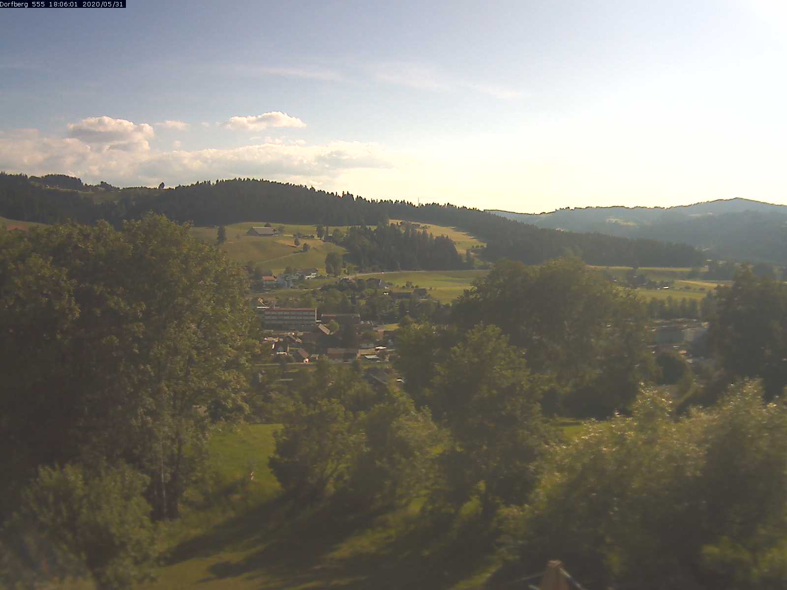 Webcam-Bild: Aussicht vom Dorfberg in Langnau 20200531-180601