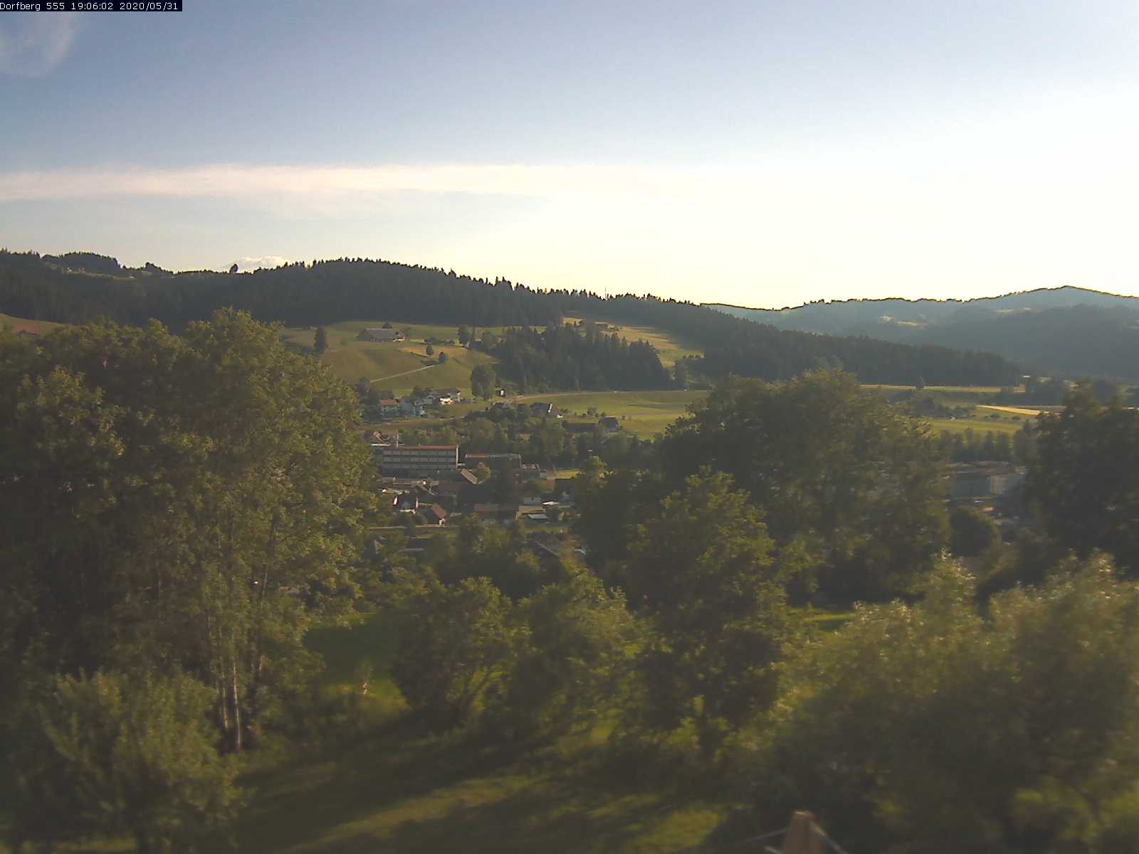 Webcam-Bild: Aussicht vom Dorfberg in Langnau 20200531-190601