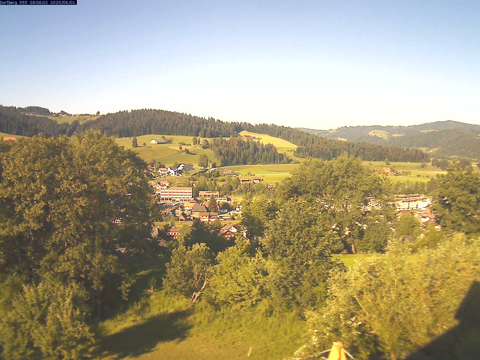 Webcam-Bild: Aussicht vom Dorfberg in Langnau 20200601-080601