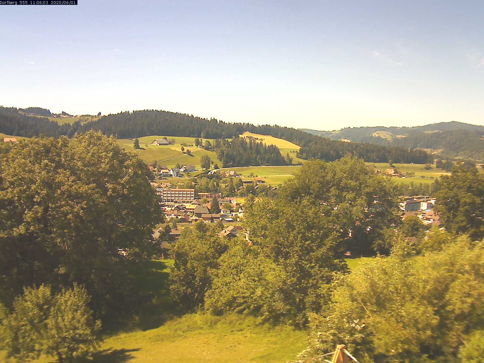 Webcam-Bild: Aussicht vom Dorfberg in Langnau 20200601-110601