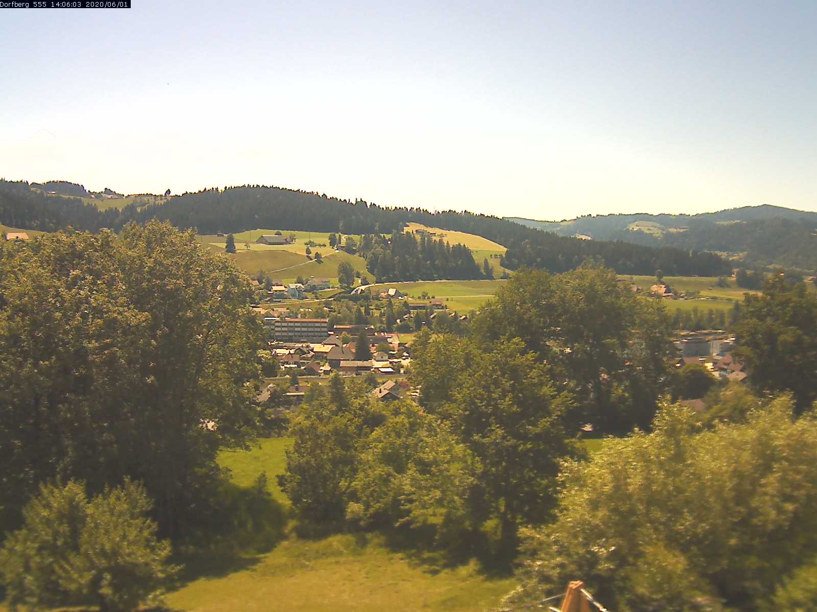 Webcam-Bild: Aussicht vom Dorfberg in Langnau 20200601-140601