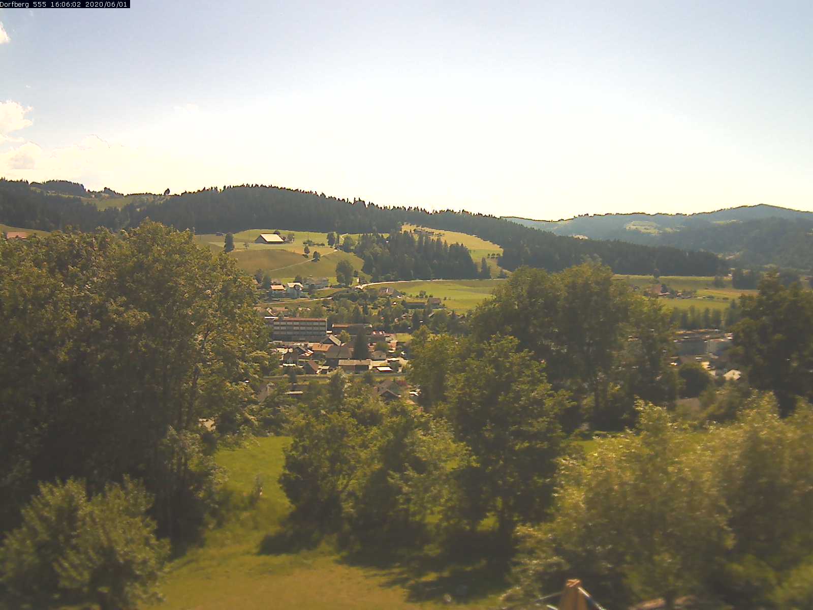 Webcam-Bild: Aussicht vom Dorfberg in Langnau 20200601-160601