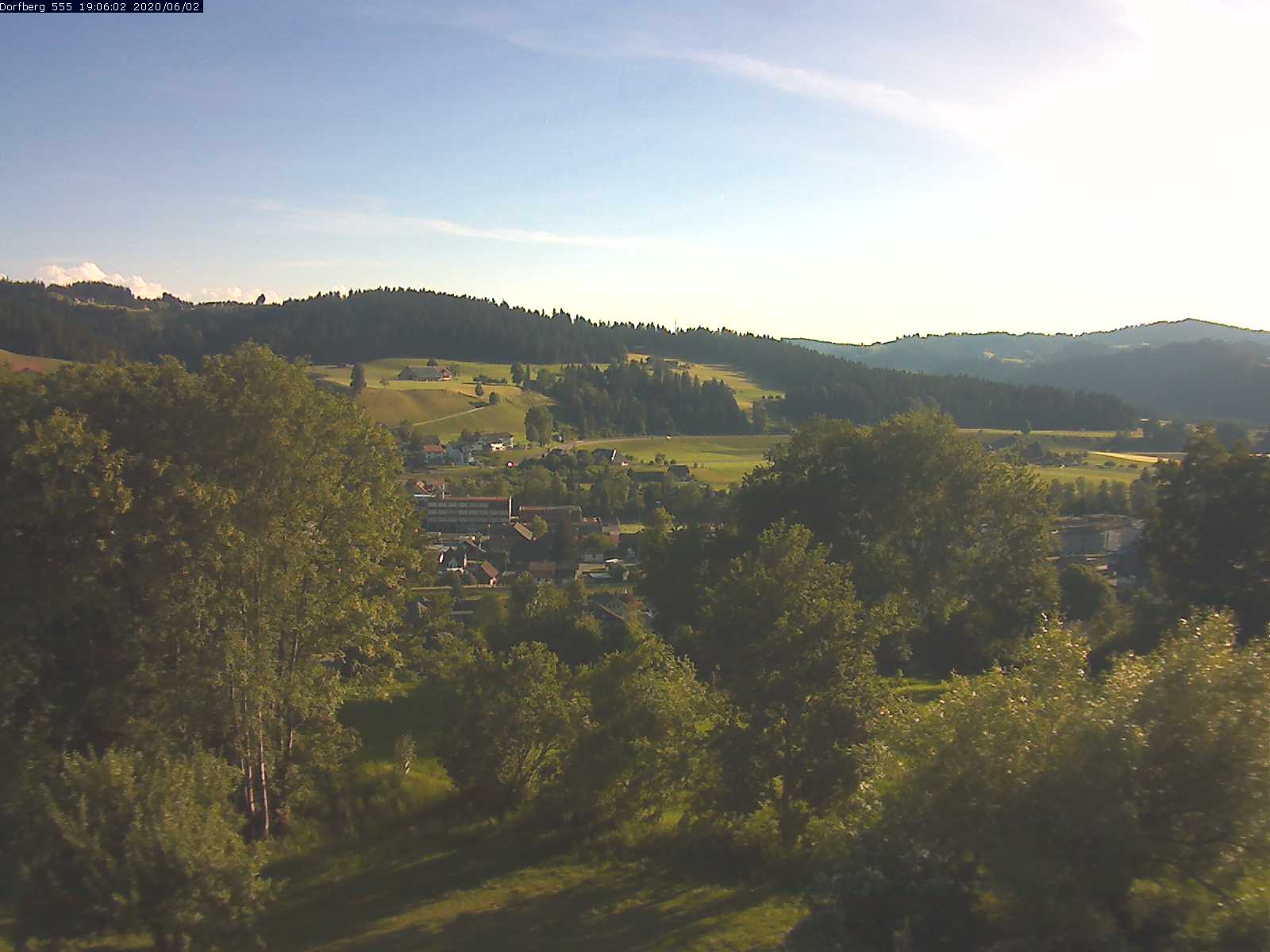 Webcam-Bild: Aussicht vom Dorfberg in Langnau 20200602-190601