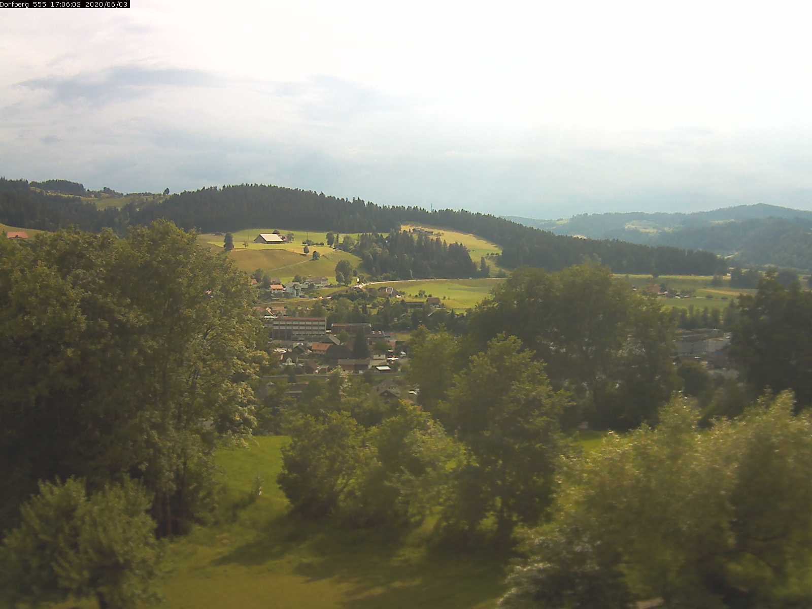 Webcam-Bild: Aussicht vom Dorfberg in Langnau 20200603-170602