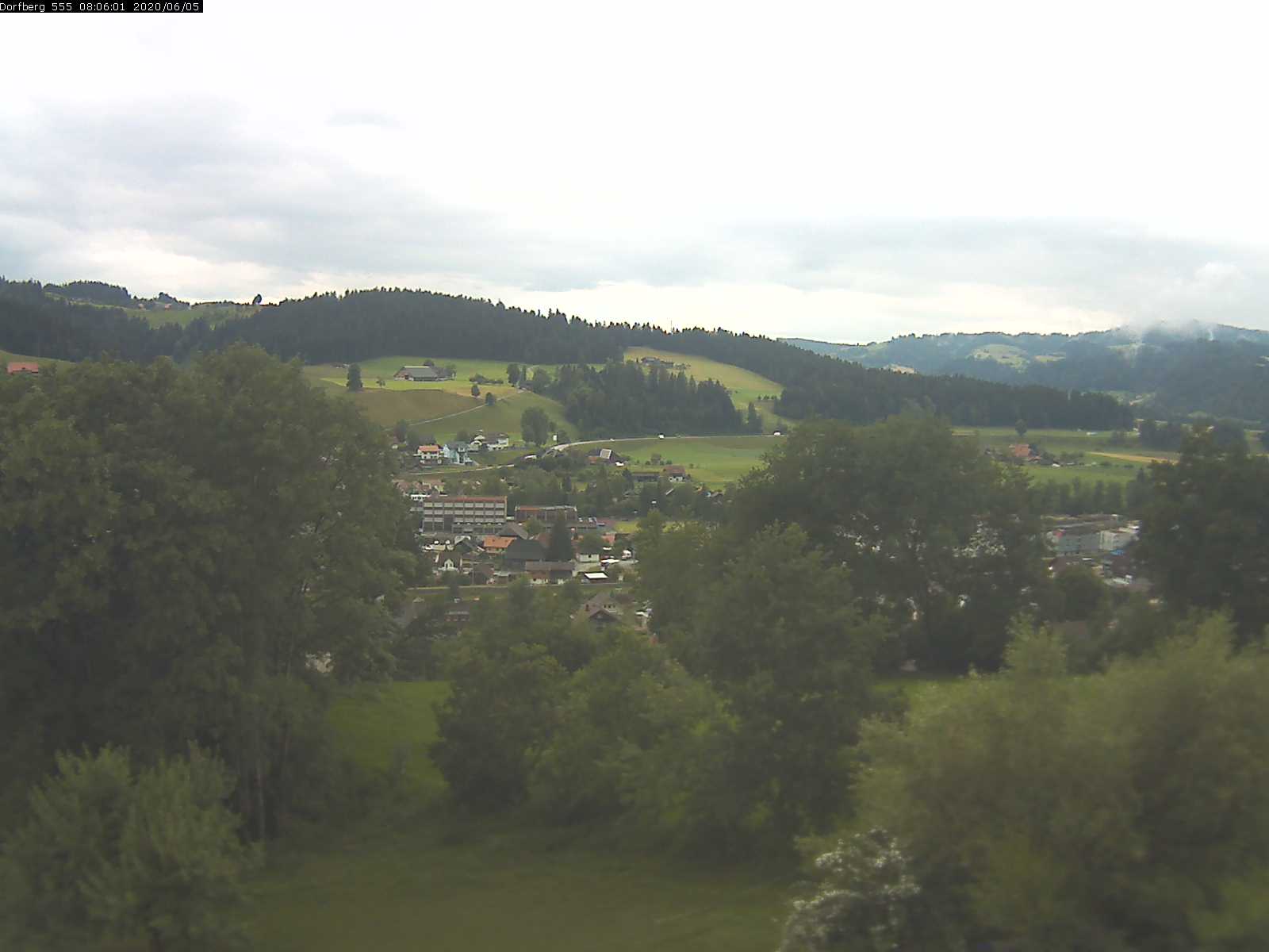 Webcam-Bild: Aussicht vom Dorfberg in Langnau 20200605-080601