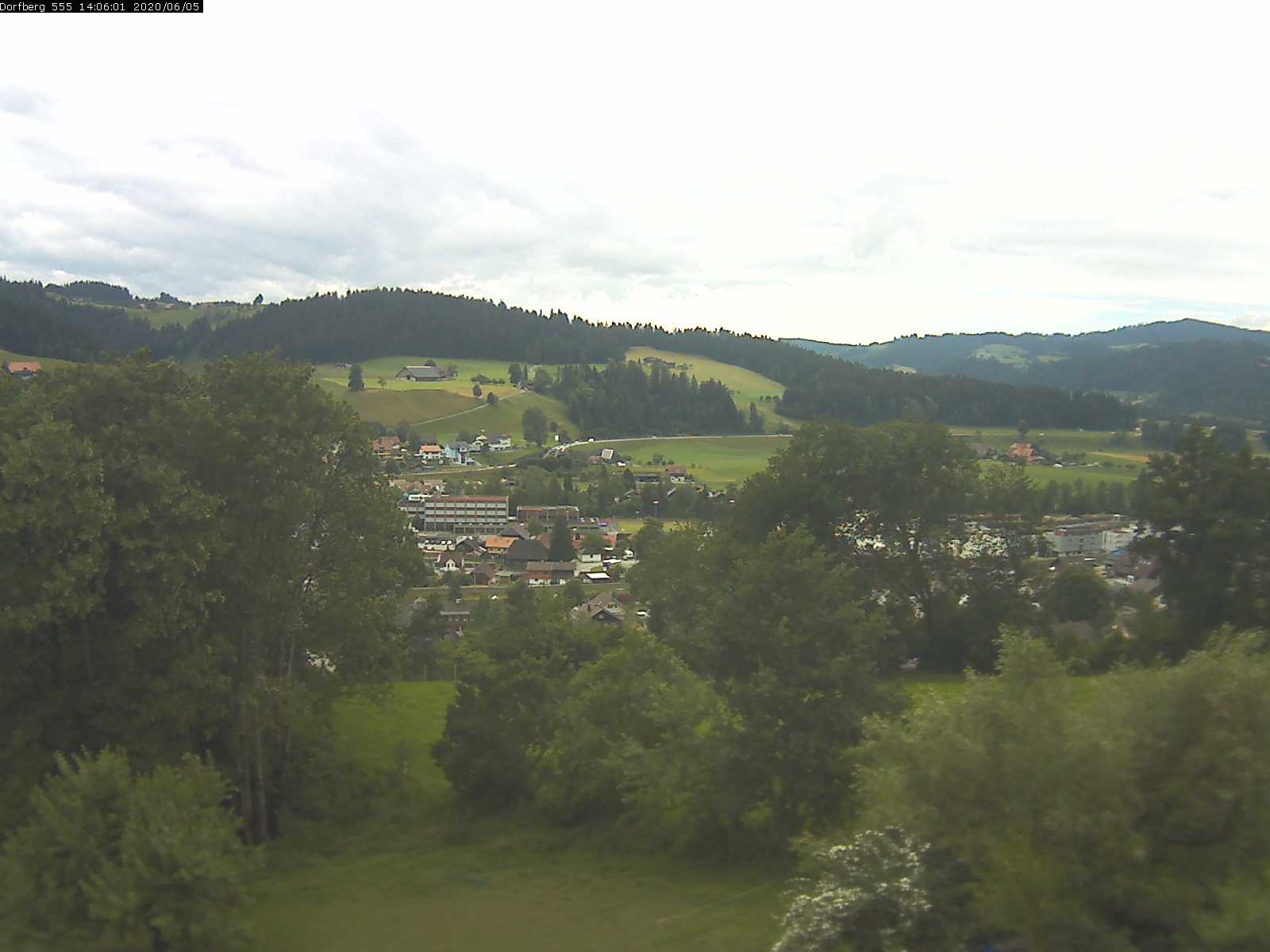 Webcam-Bild: Aussicht vom Dorfberg in Langnau 20200605-140601