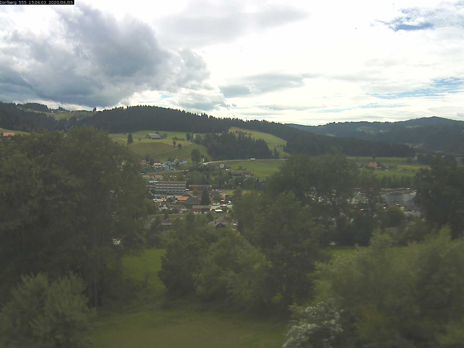 Webcam-Bild: Aussicht vom Dorfberg in Langnau 20200605-150601