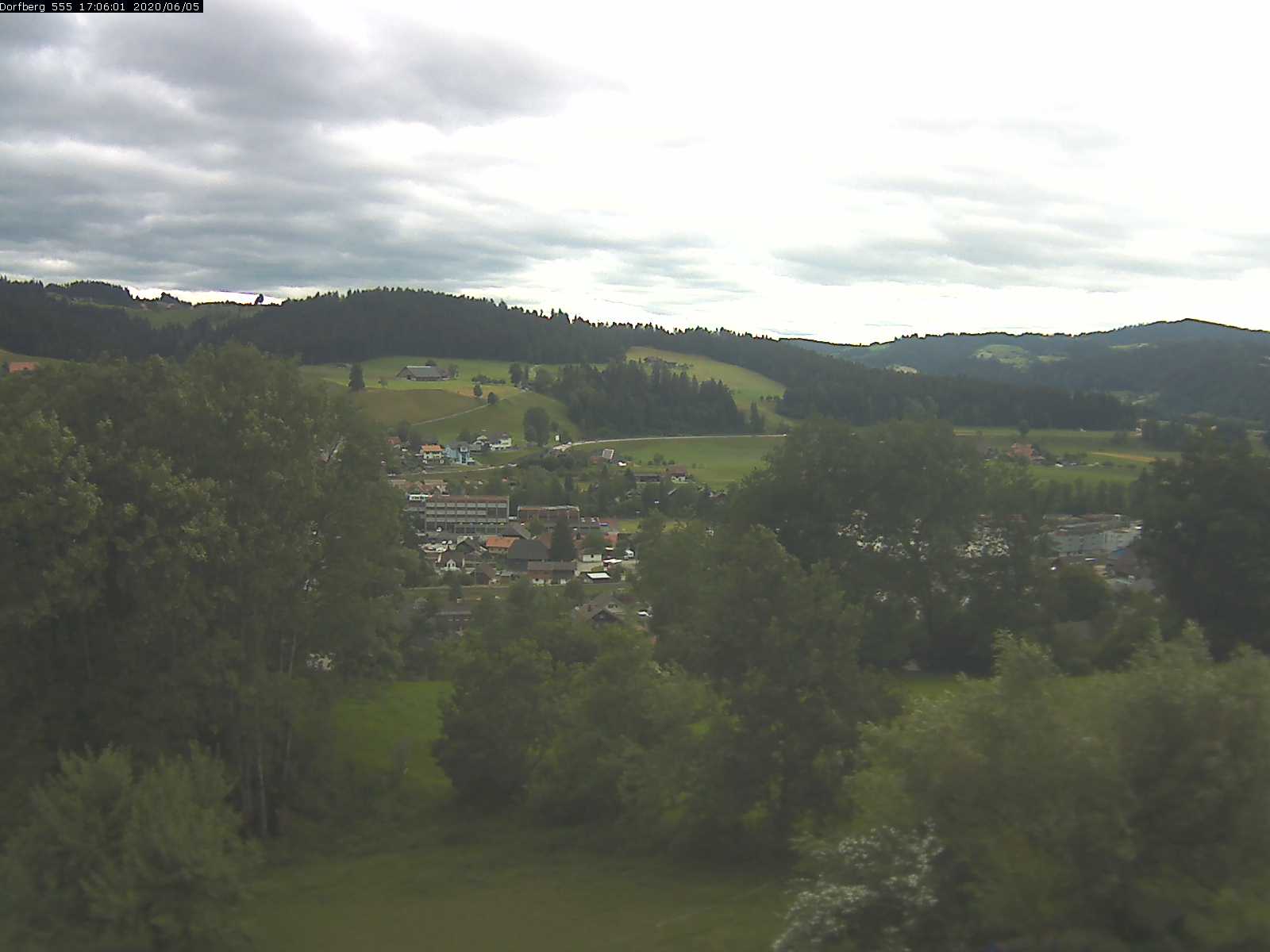 Webcam-Bild: Aussicht vom Dorfberg in Langnau 20200605-170601