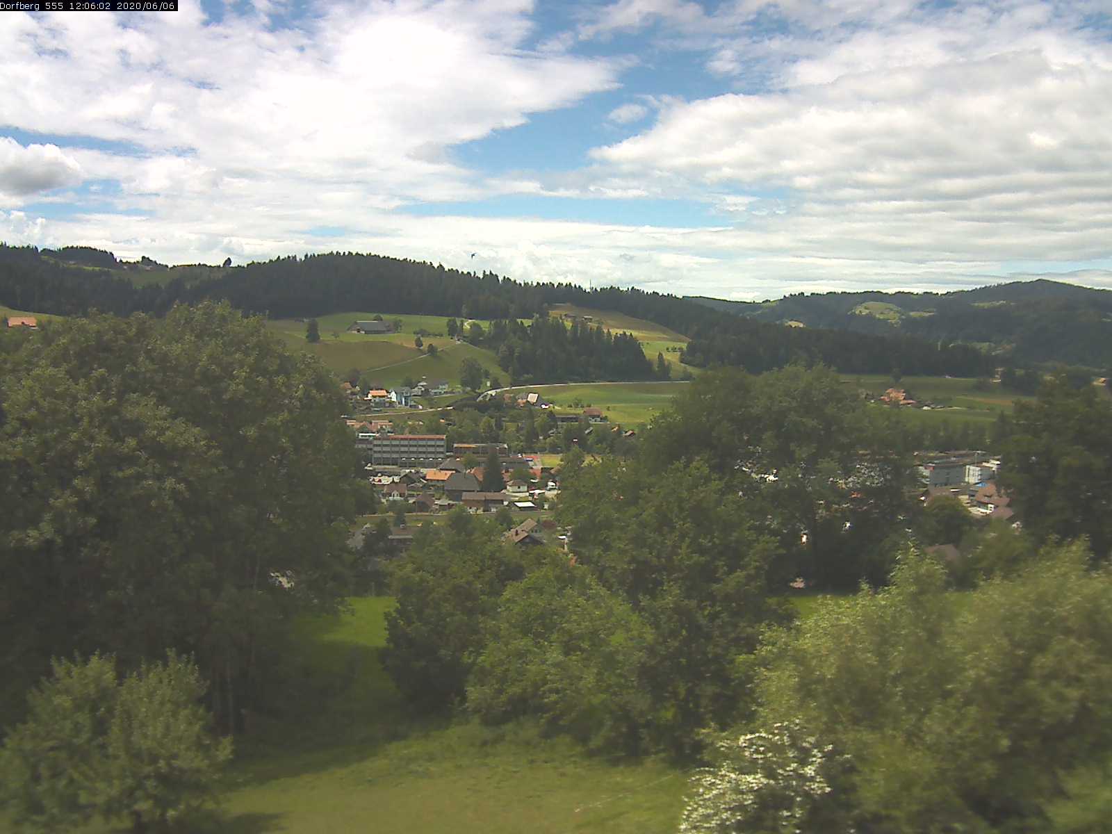 Webcam-Bild: Aussicht vom Dorfberg in Langnau 20200606-120601