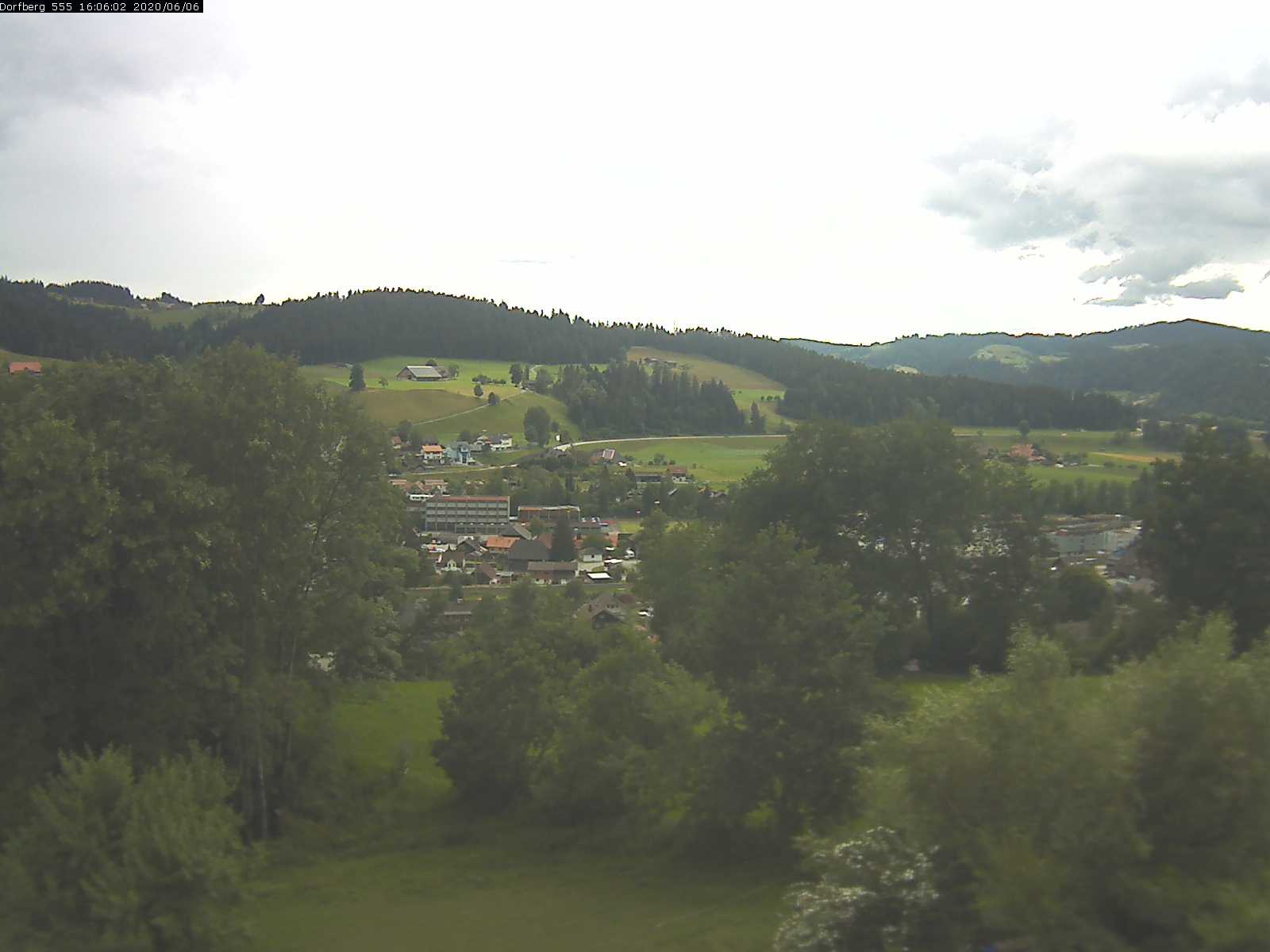 Webcam-Bild: Aussicht vom Dorfberg in Langnau 20200606-160601