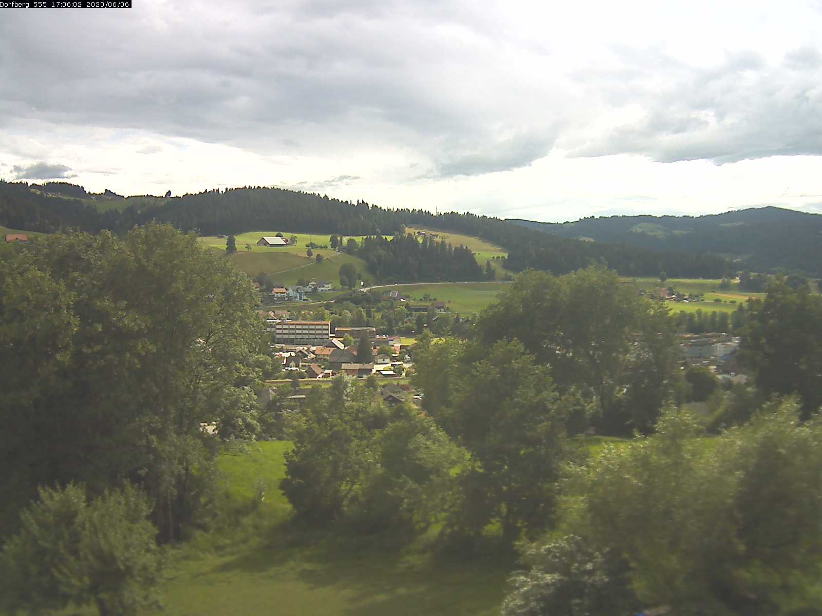 Webcam-Bild: Aussicht vom Dorfberg in Langnau 20200606-170601