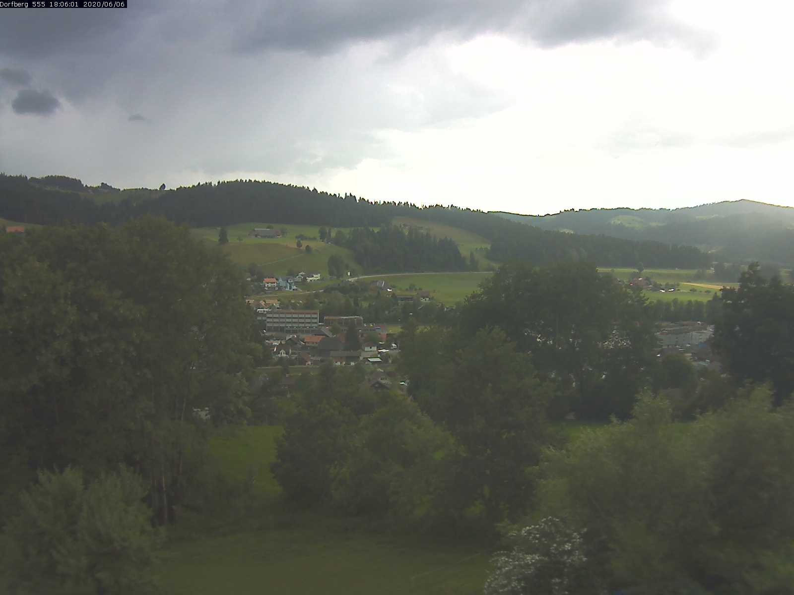 Webcam-Bild: Aussicht vom Dorfberg in Langnau 20200606-180601